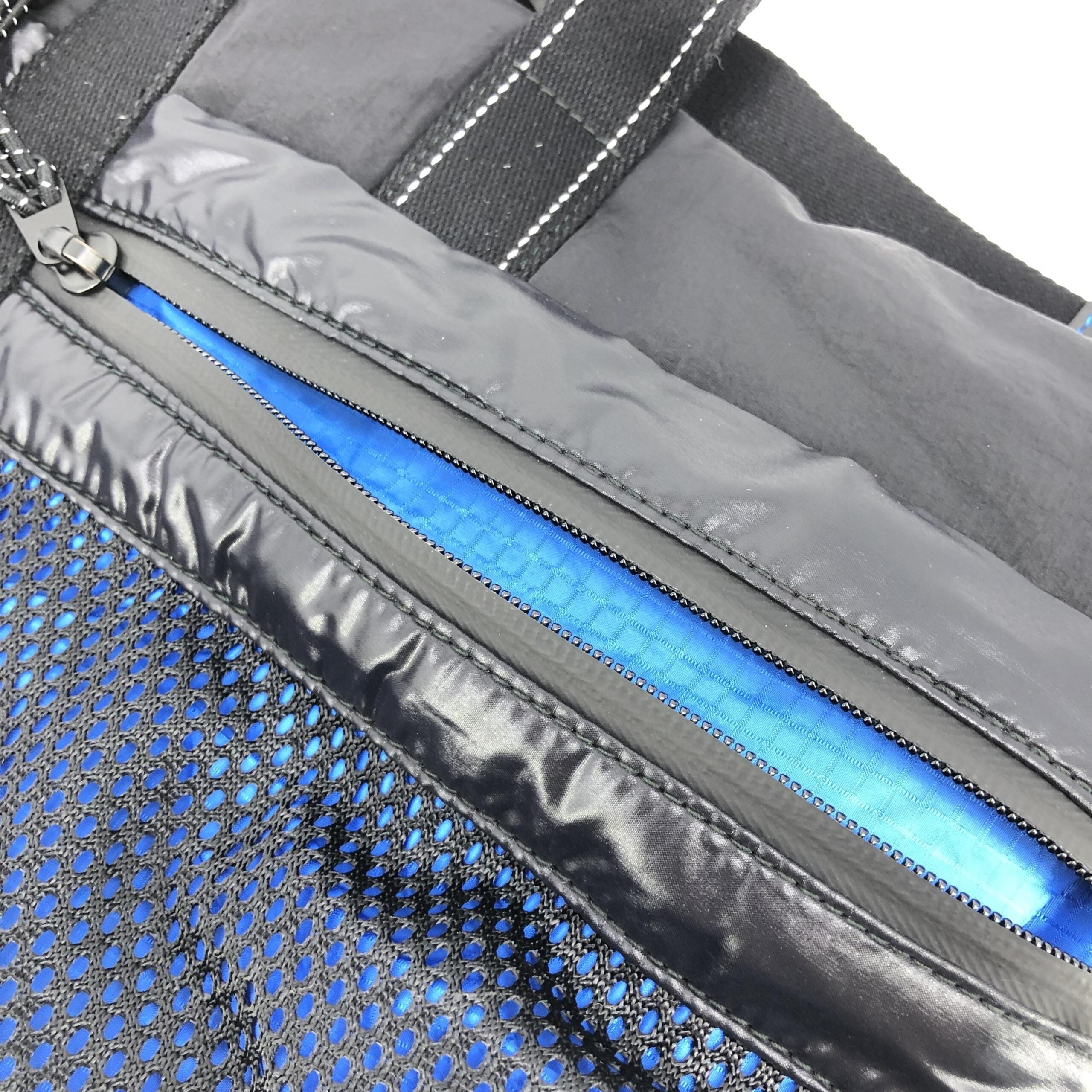 Pre-Owned Bottega Veneta Black And Blue Nylon Convertible Tote Black, Blue Women's AB (Very Good — between Lightly Used and Used)