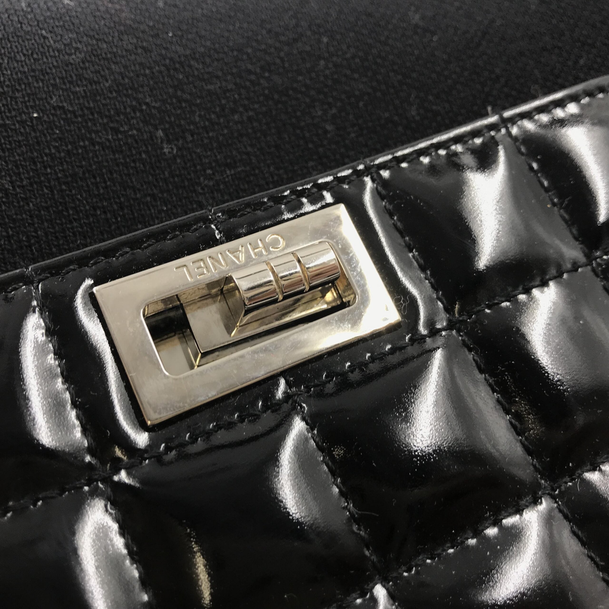 Pre-Owned Chanel Chocolate Bar Patent Leather Shoulder Bag Black Women's AB (Very Good — between Lightly Used and Used)