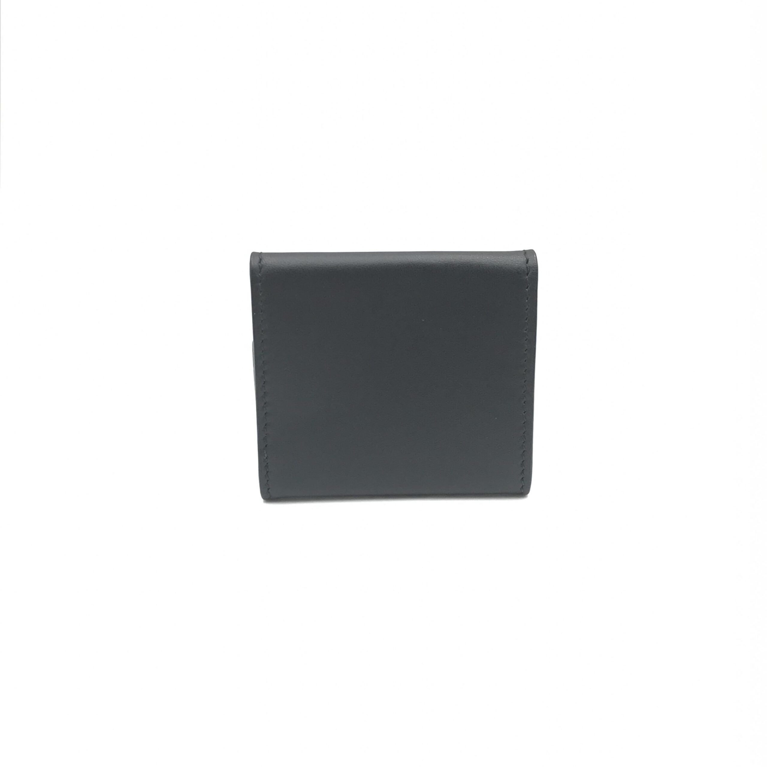 Gucci Compact Leather Wallet With Sleek Design - PreLoved & Luxe