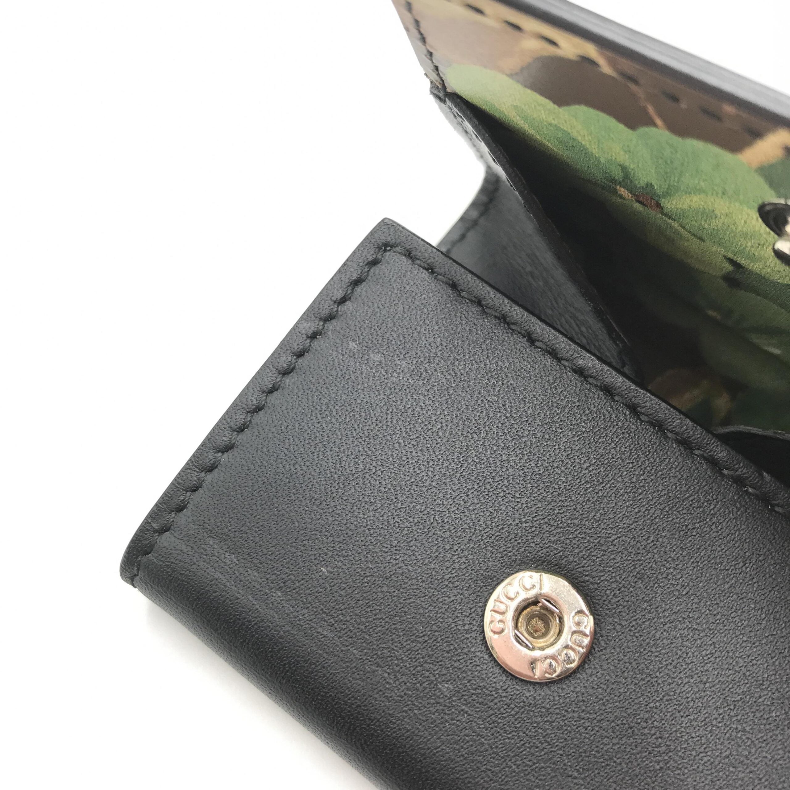Pre-Owned Gucci Compact Leather Wallet With Sleek Design Black Women's B+ (Good — light signs of wear)