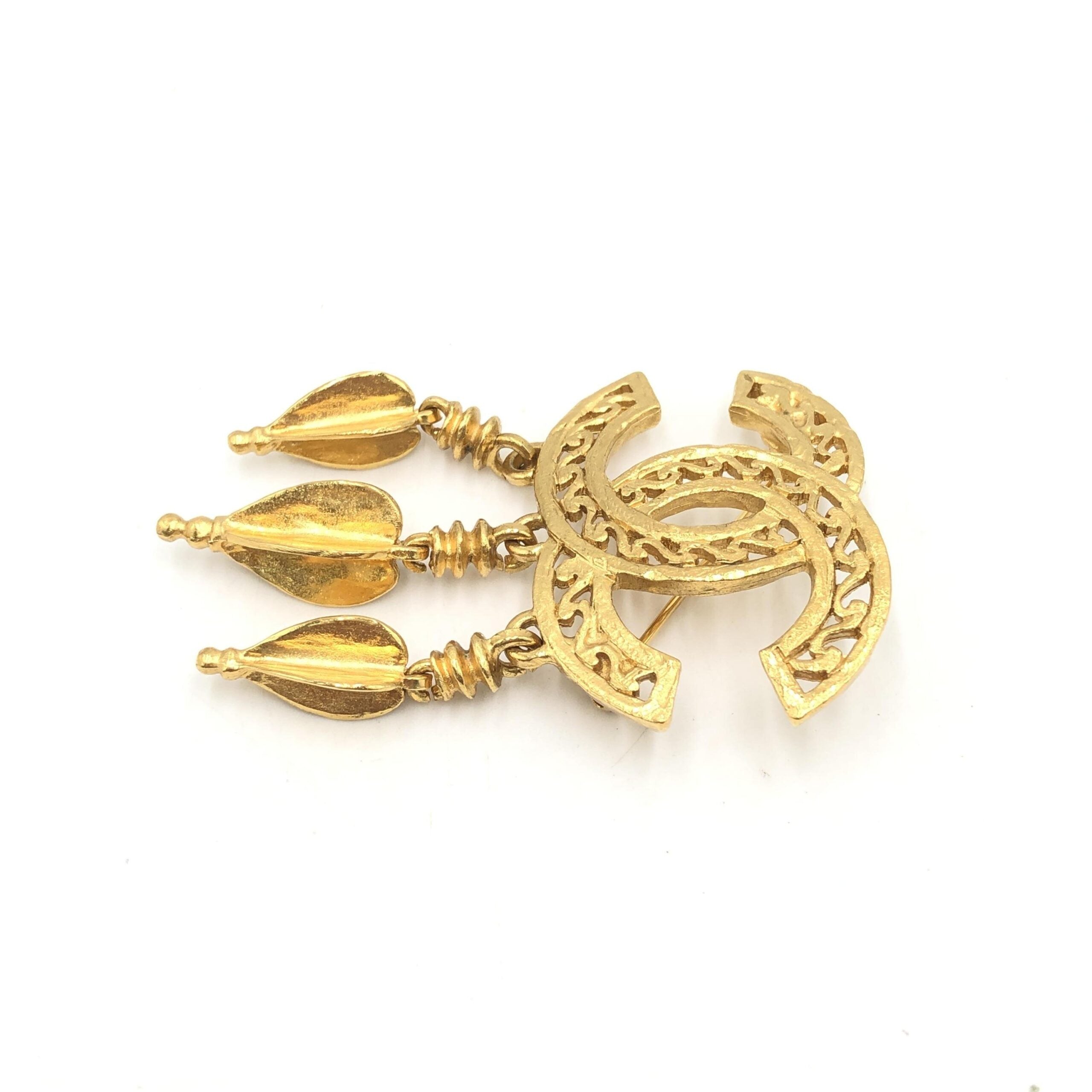 Pre-Owned Chanel Gold Plated CC Logo Brooch Gold Women's AB (Very Good — between Lightly Used and Used)