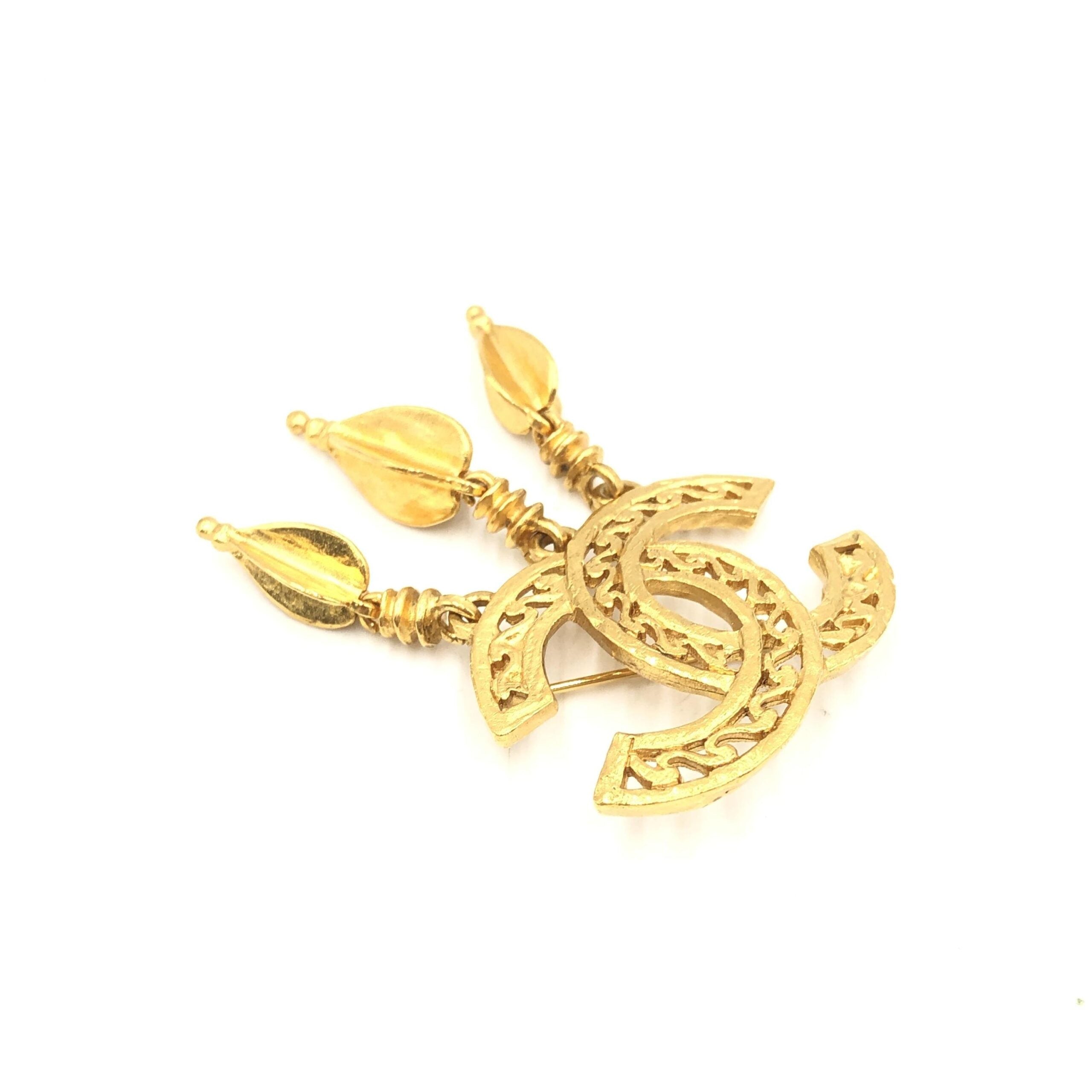 Pre-Owned Chanel Gold Plated CC Logo Brooch Gold Women's AB (Very Good — between Lightly Used and Used)
