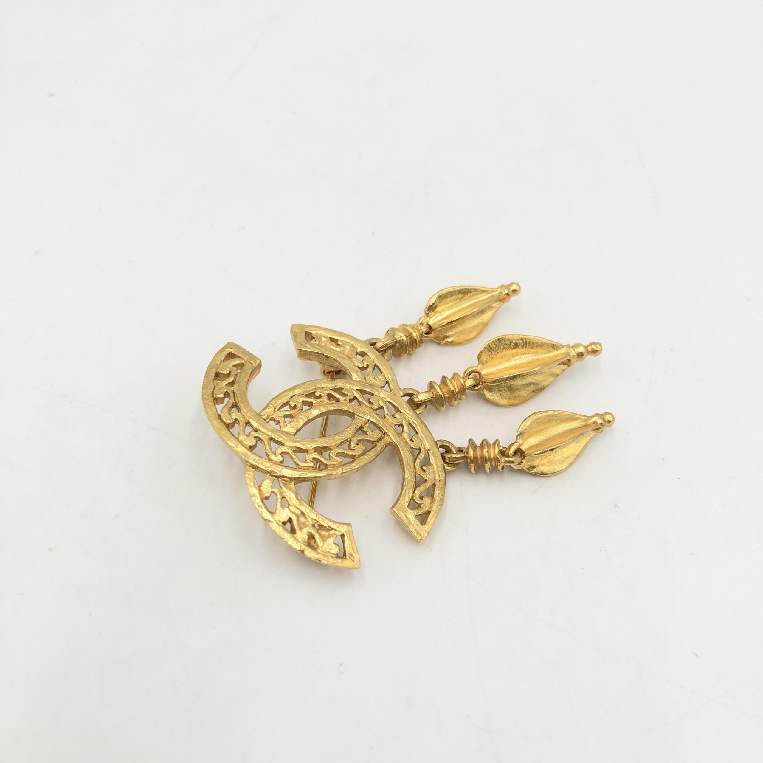 Pre-Owned Chanel Gold Plated CC Logo Brooch Gold Women's AB (Very Good — between Lightly Used and Used)