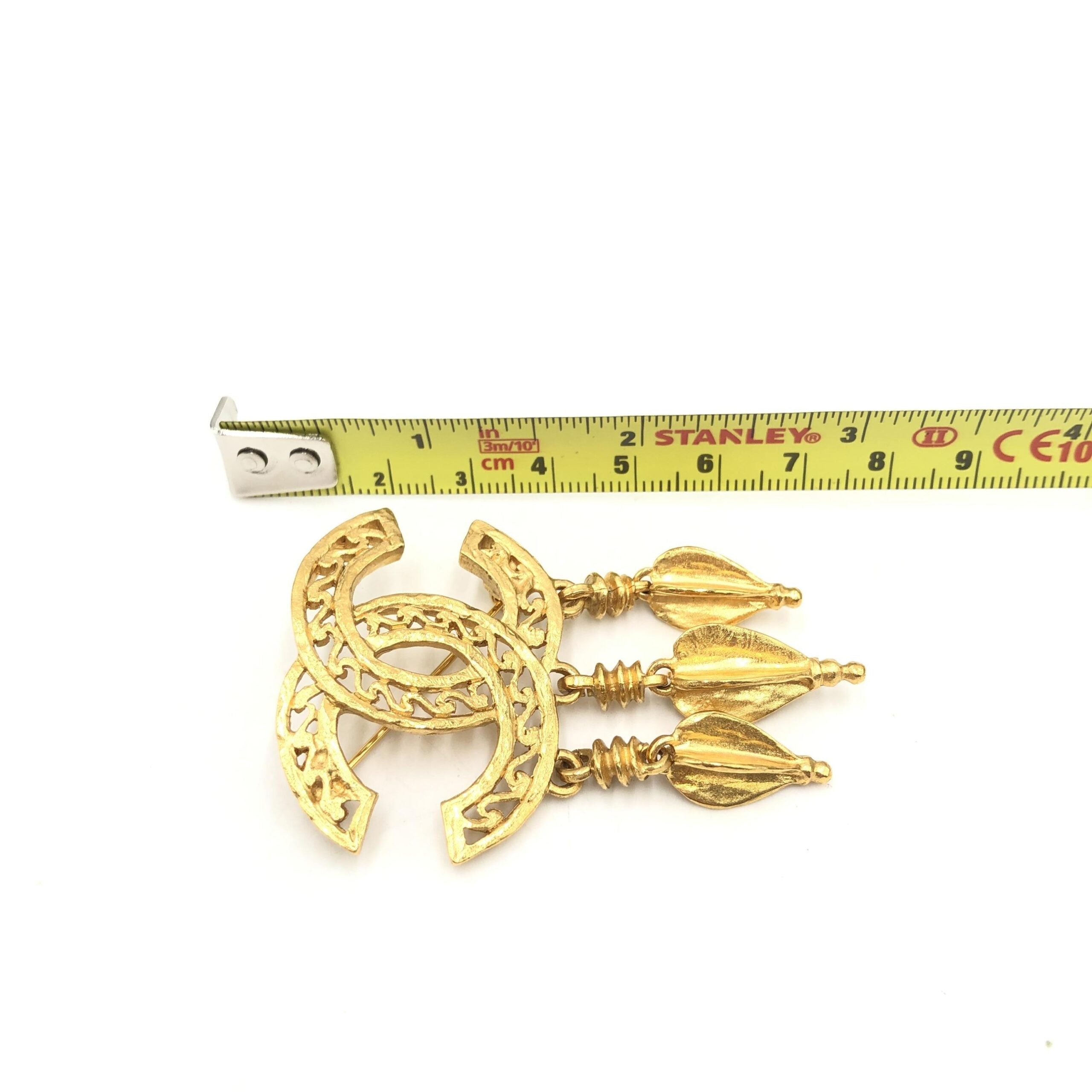 Pre-Owned Chanel Gold Plated CC Logo Brooch Gold Women's AB (Very Good — between Lightly Used and Used)