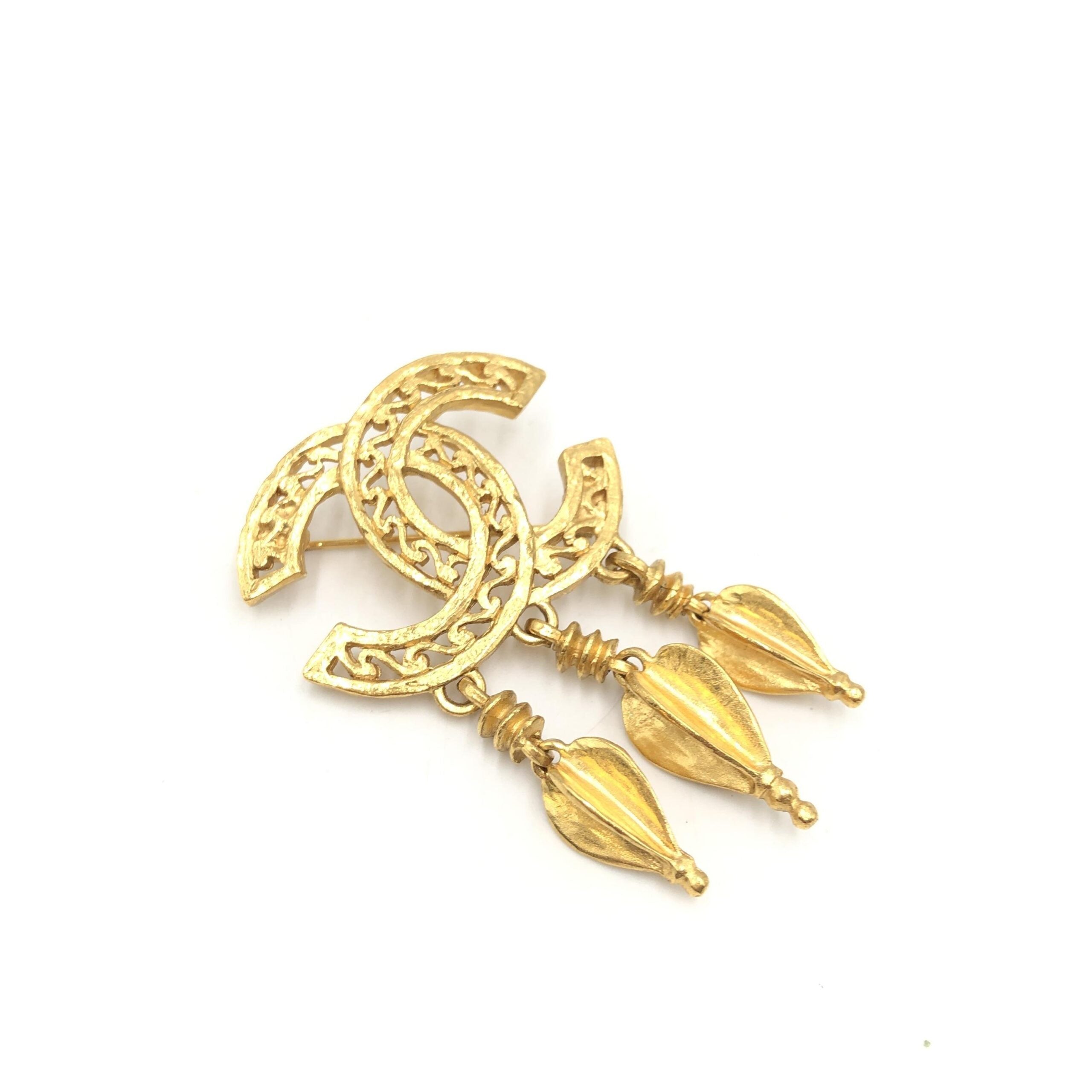 Pre-Owned Chanel Gold Plated CC Logo Brooch Gold Women's AB (Very Good — between Lightly Used and Used)