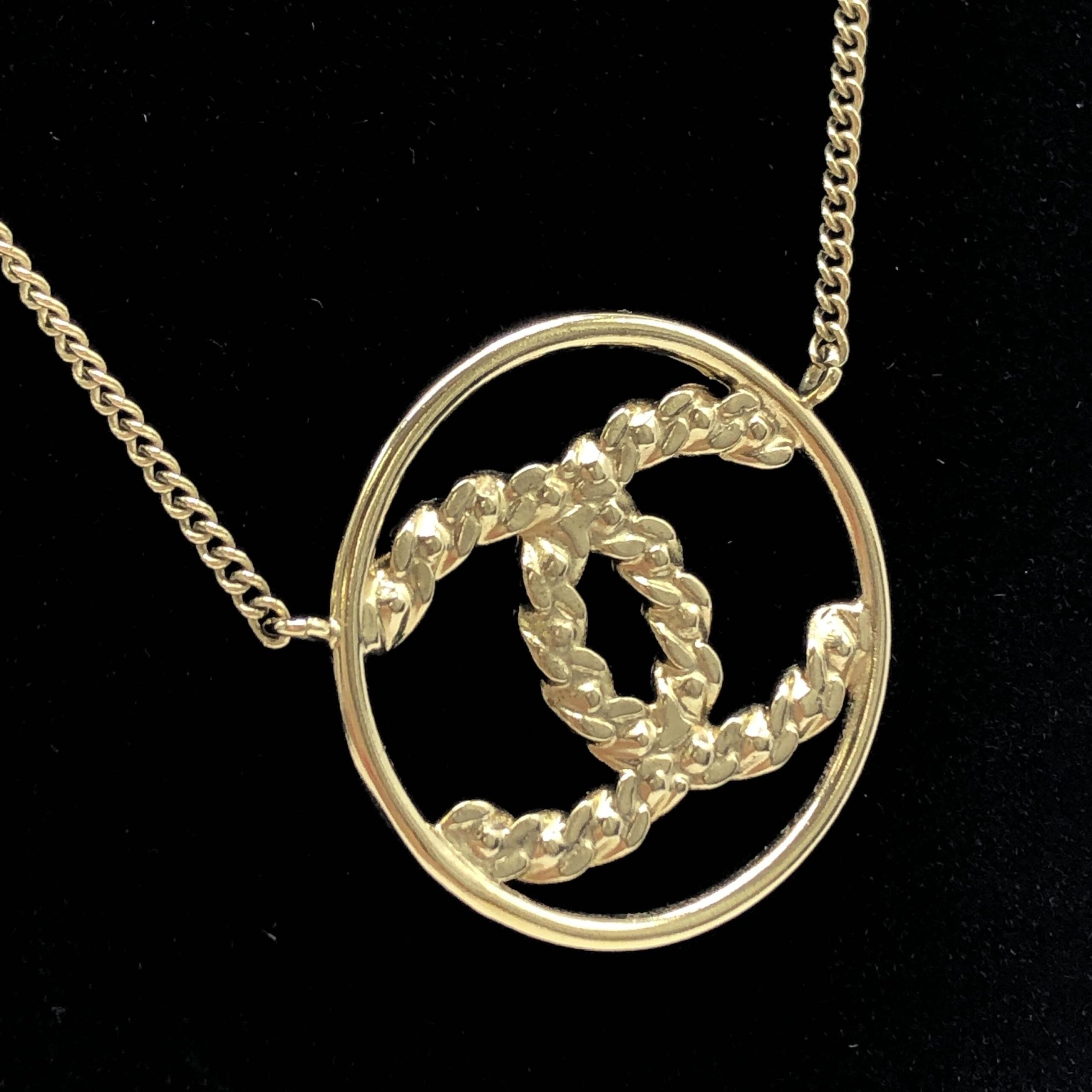 Pre-Owned Chanel Gold Tone CC Circle Pendant Necklace Gold Women's AB (Very Good — between Lightly Used and Used)
