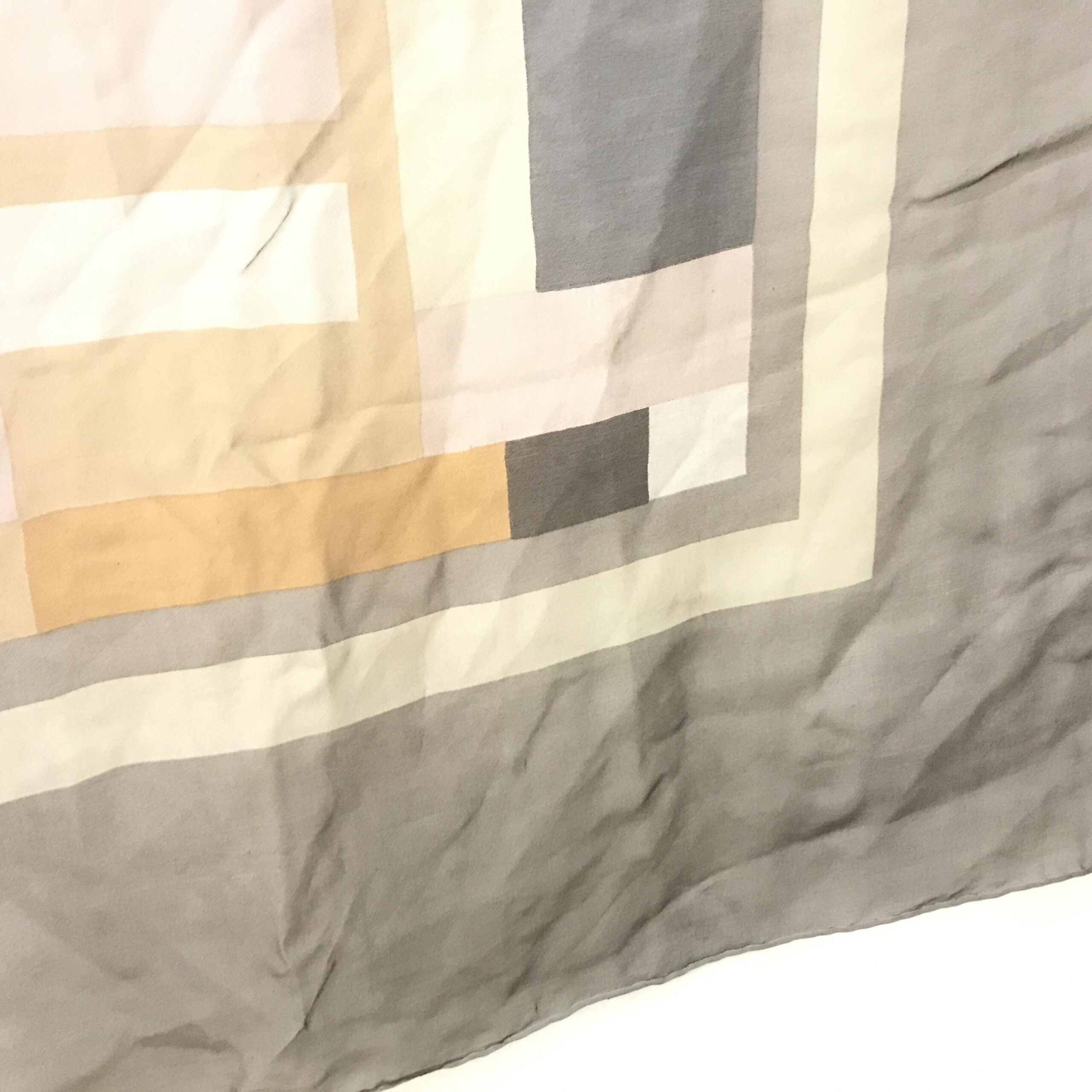 Pre-Owned Salvatore Ferragamo Scarf, Silk White Women's AB (Very Good — between Lightly Used and Used)