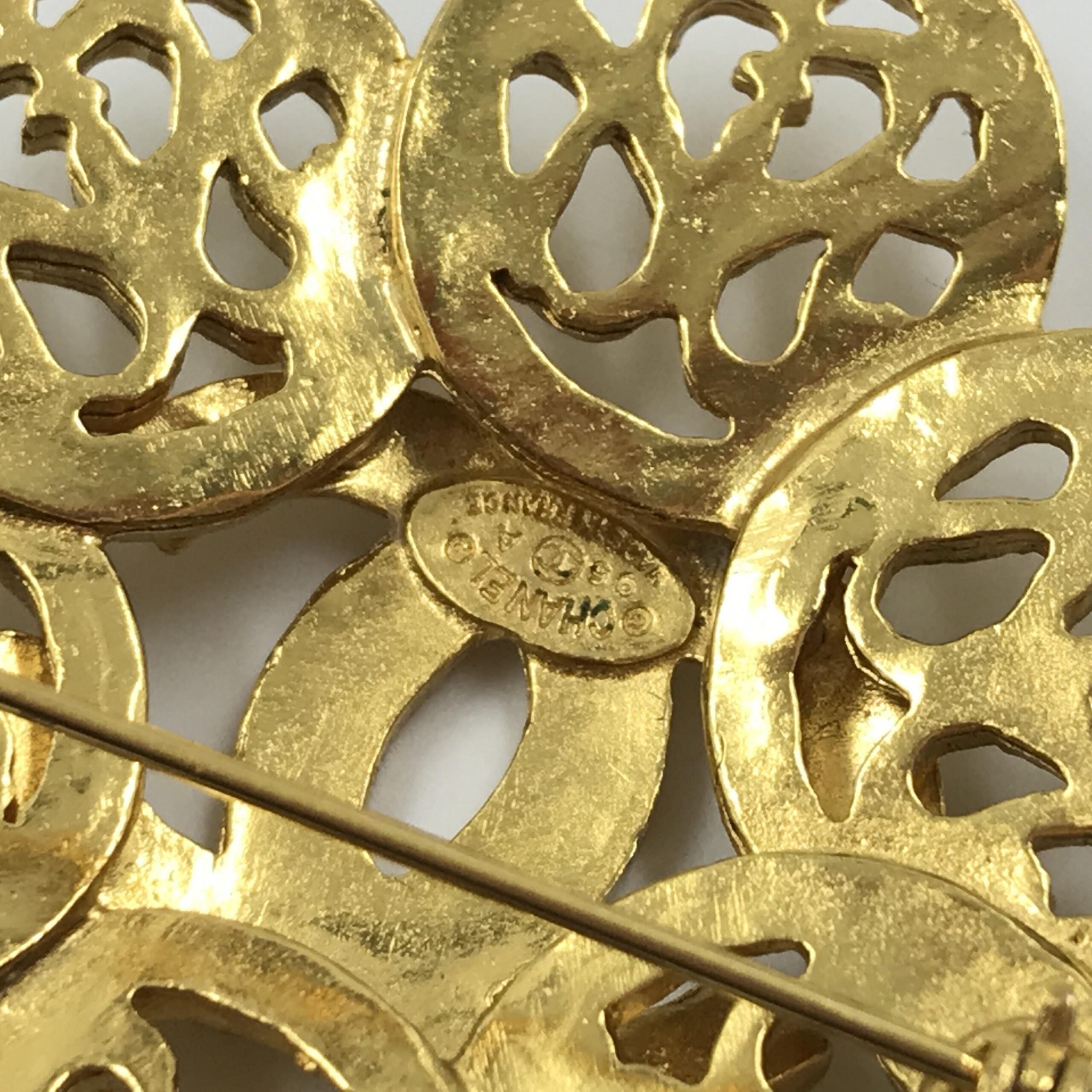 Pre-Owned Chanel Costume Jewlery Vintage Brooch Coco Medallian Gold Women's AB (Very Good — between Lightly Used and Used)