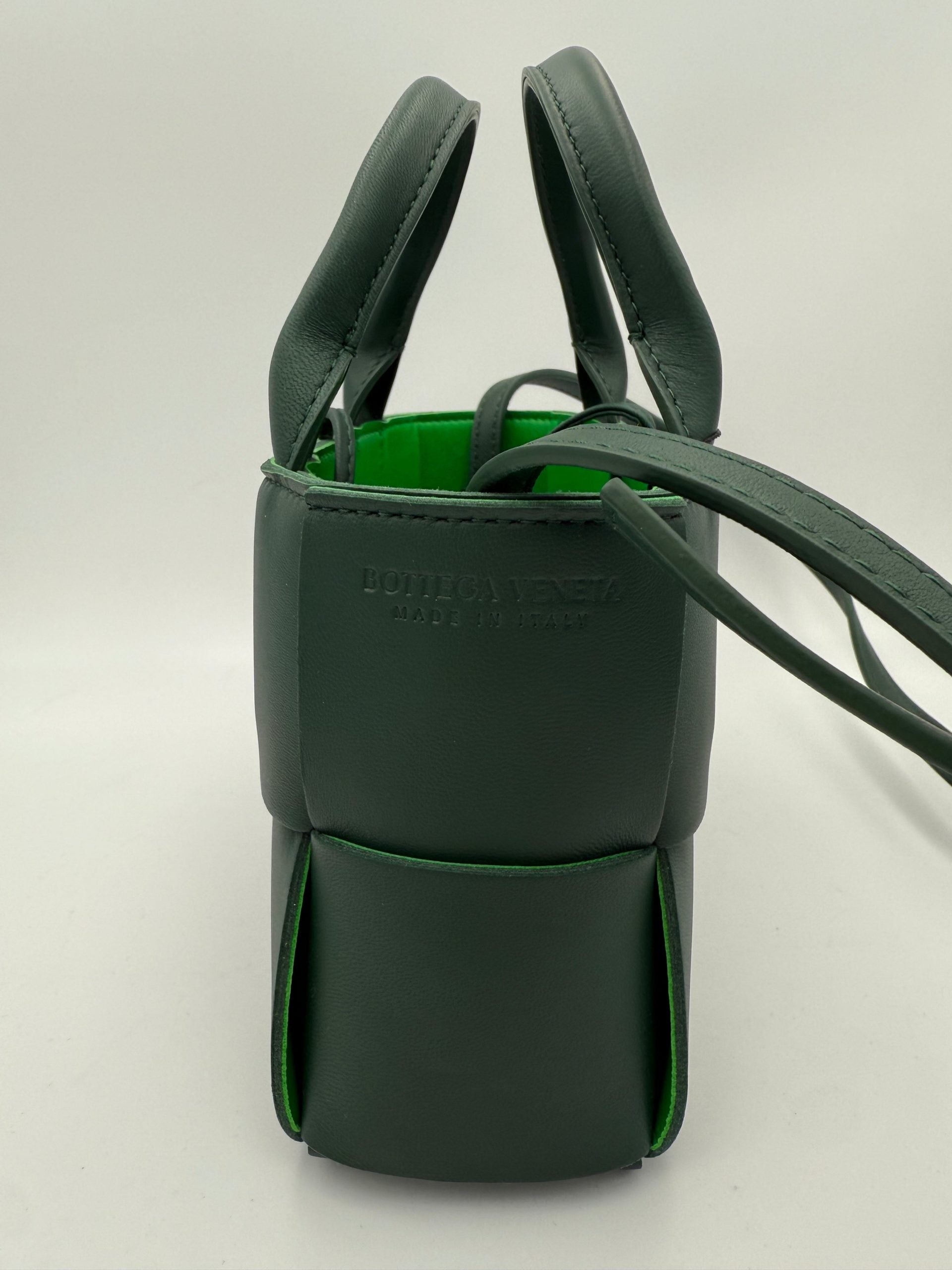Pre-Owned Bottega Veneta BOTTEGA VENETA CANDY ARCO Shoulder Bag Green Women's AB (Very Good — between Lightly Used and Used)