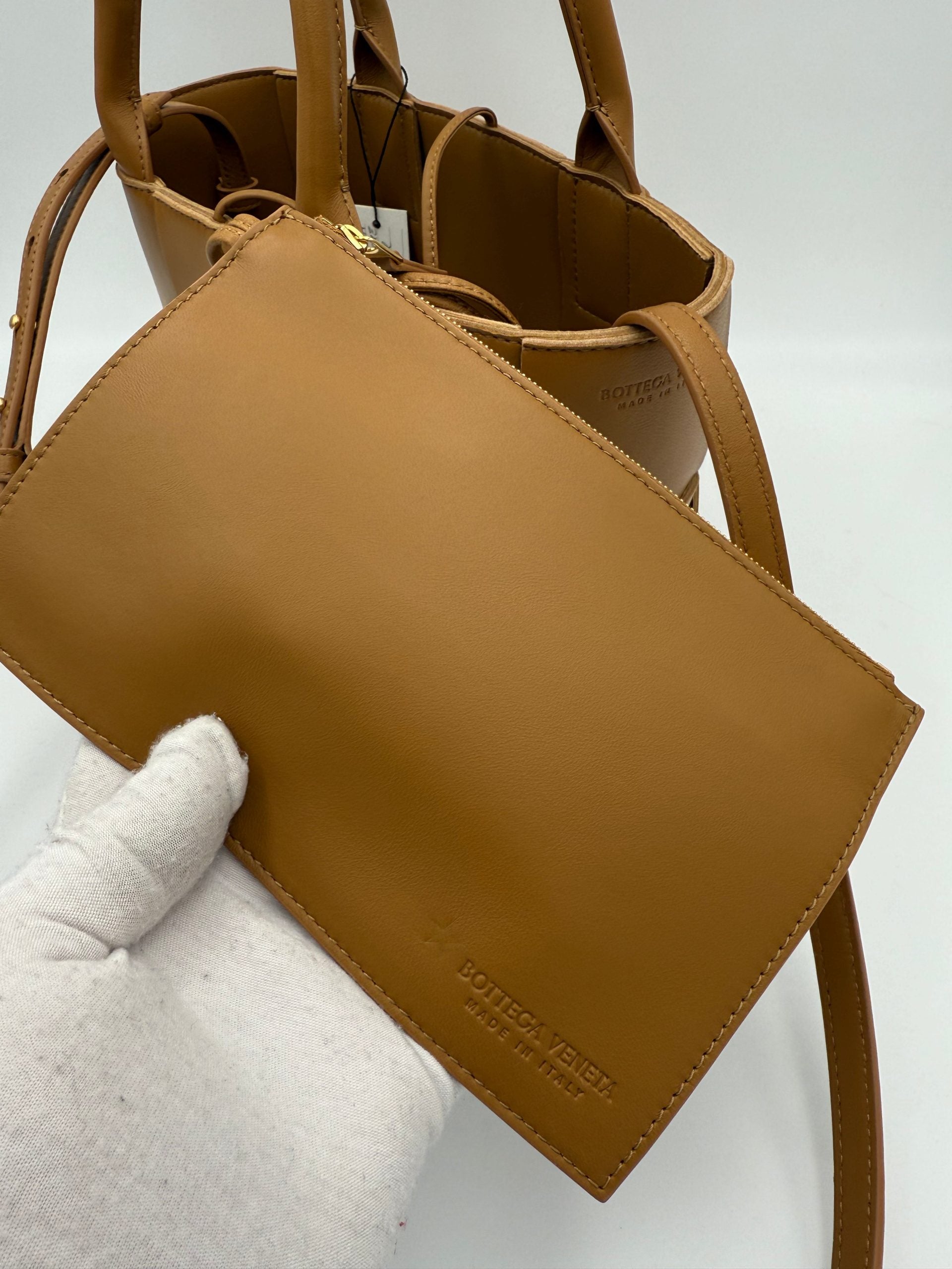 Pre-Owned Bottega Veneta BOTTEGA VENETA ARCO Shoulder Bag White Women's AB (Very Good — between Lightly Used and Used)