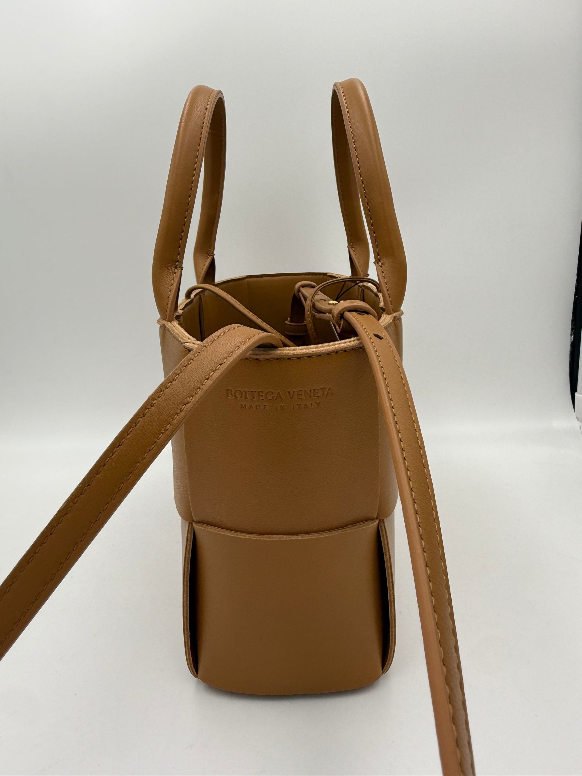 Pre-Owned Bottega Veneta BOTTEGA VENETA ARCO Shoulder Bag White Women's AB (Very Good — between Lightly Used and Used)