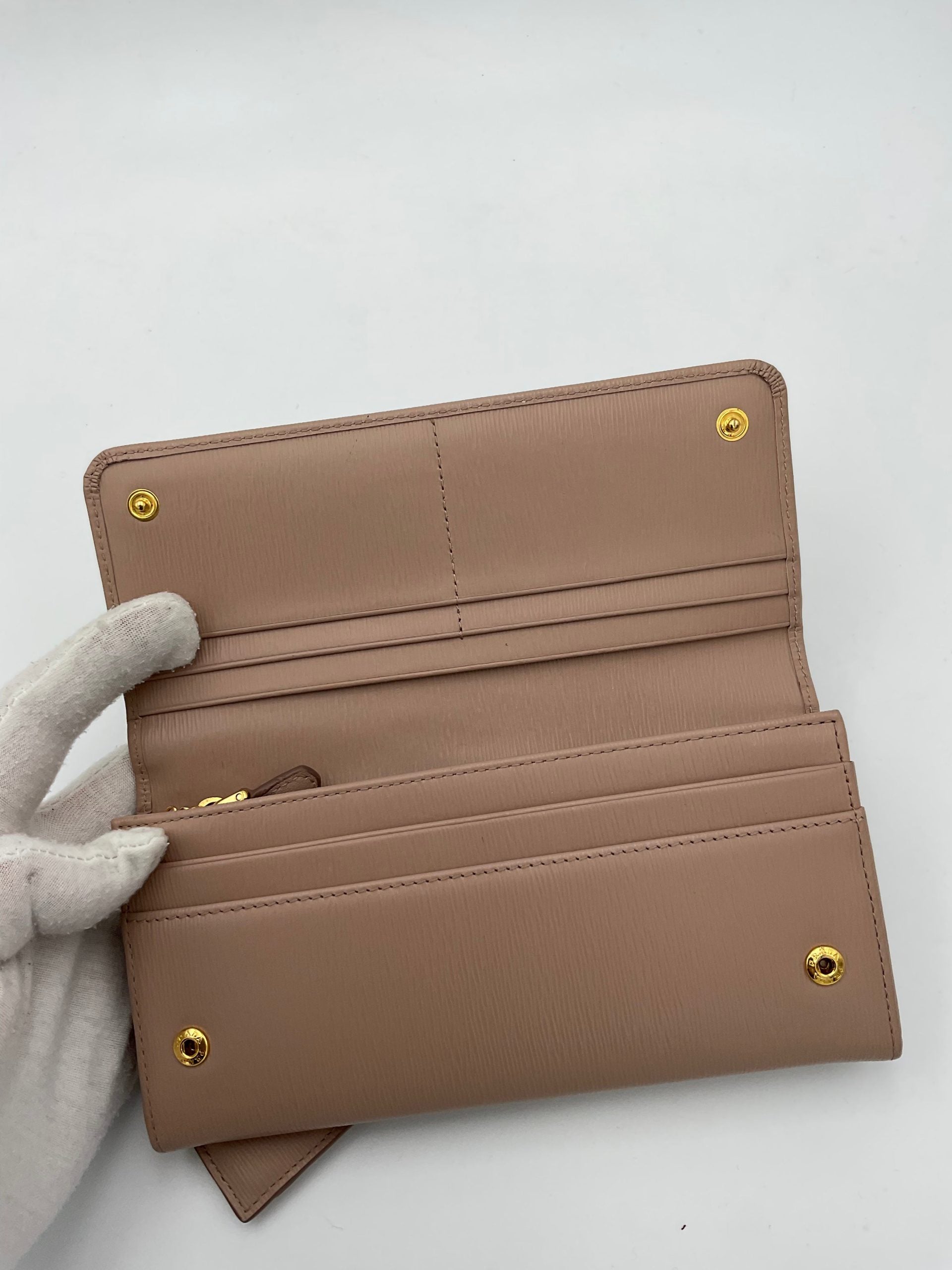 10548636 - PreLoved & Luxe