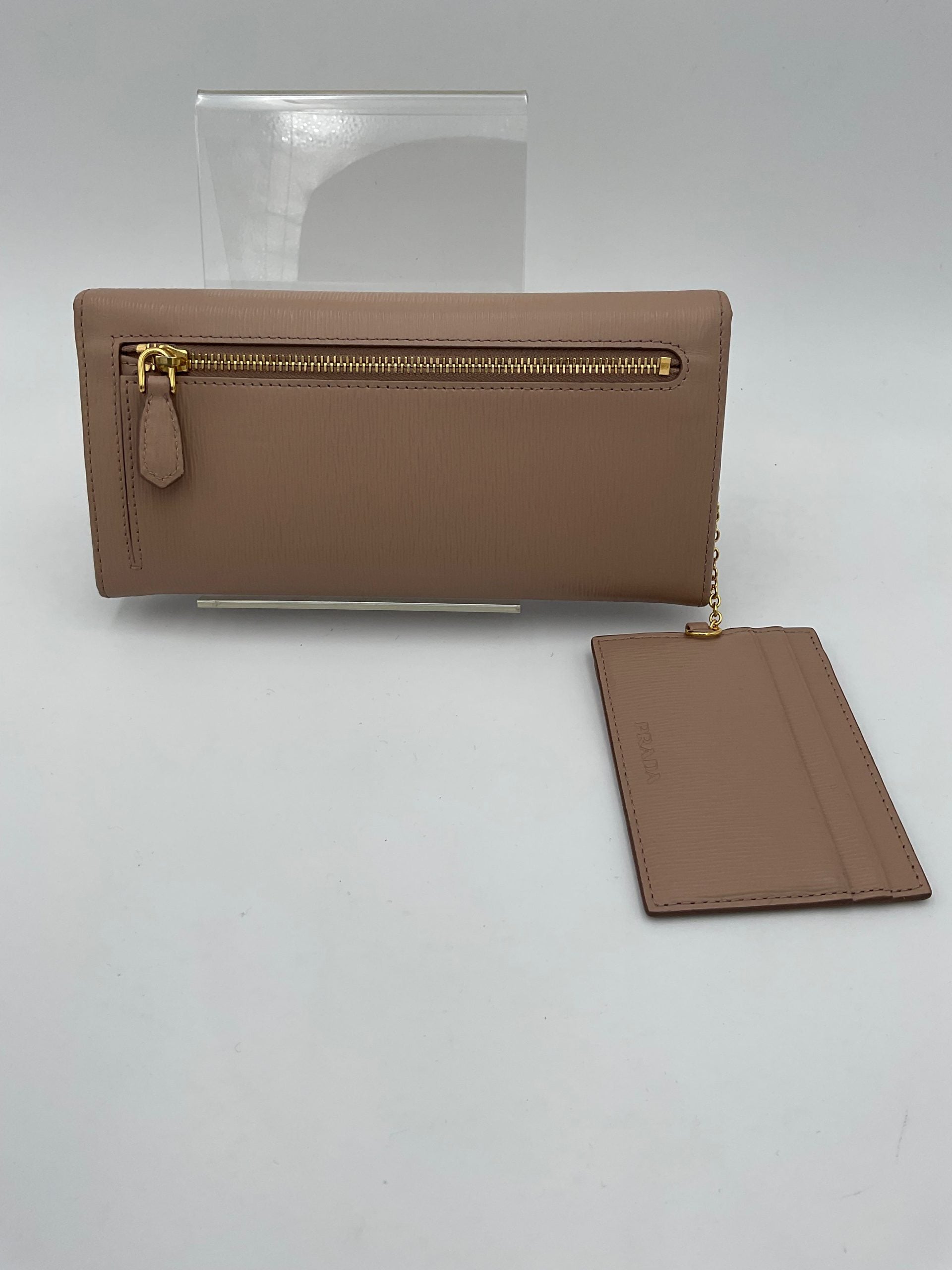 10548638 - PreLoved & Luxe