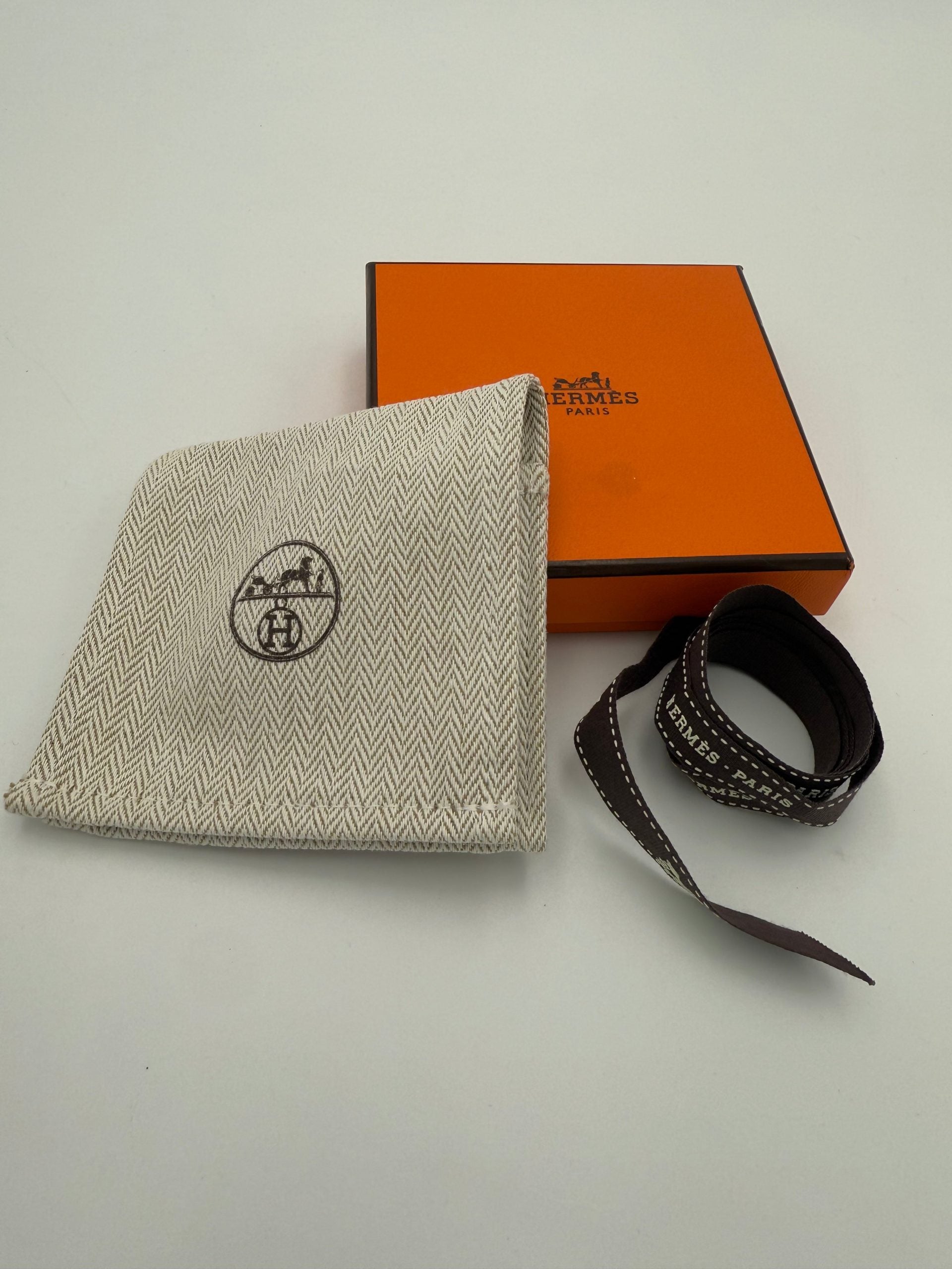 Pre-Owned Hermès HERMÈS KELLY Bracelet White Women's AB (Very Good — between Lightly Used and Used)