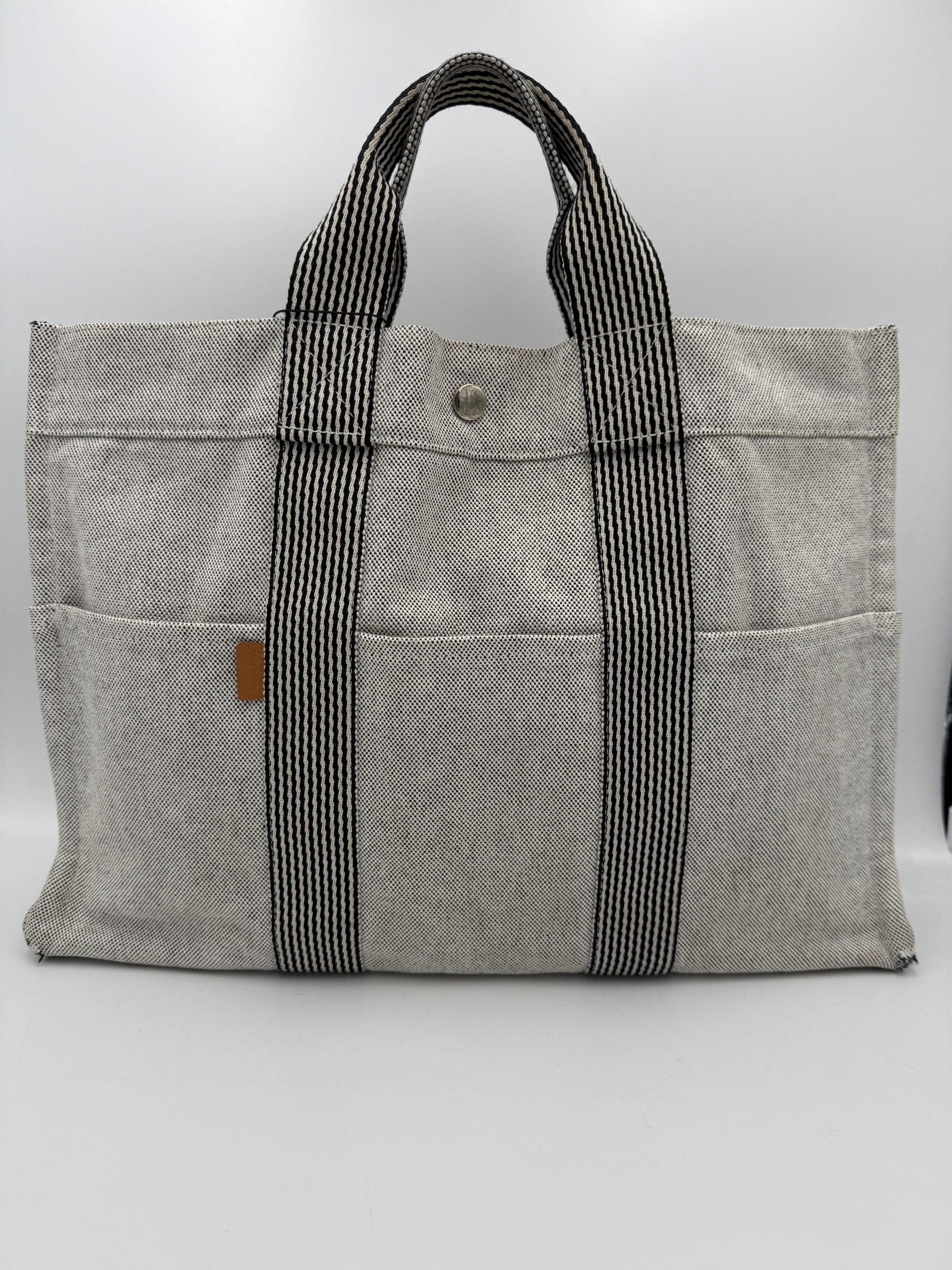 10549070 - PreLoved & Luxe