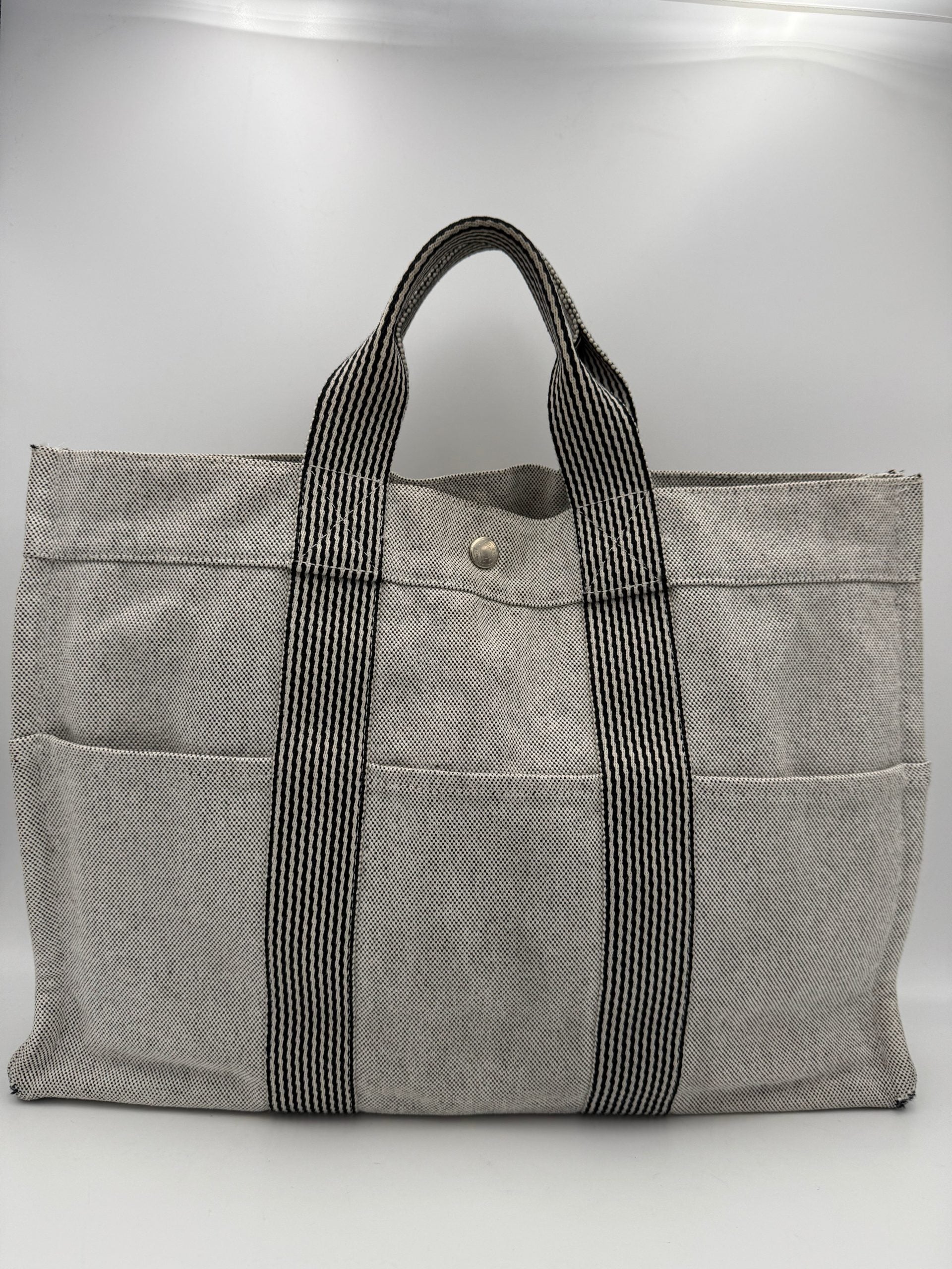 10549071 - PreLoved & Luxe