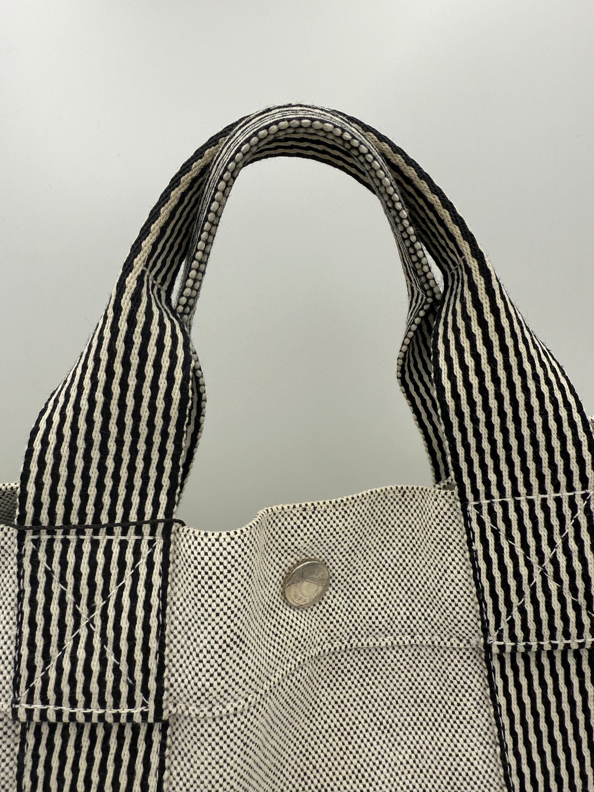 10549075 - PreLoved & Luxe