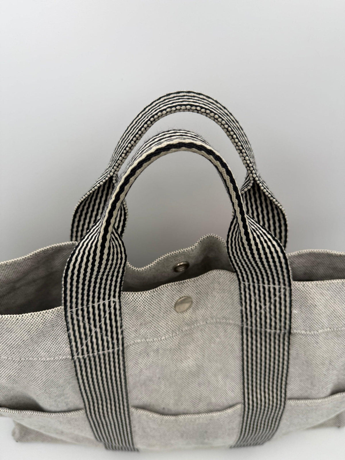 10549087 - PreLoved & Luxe
