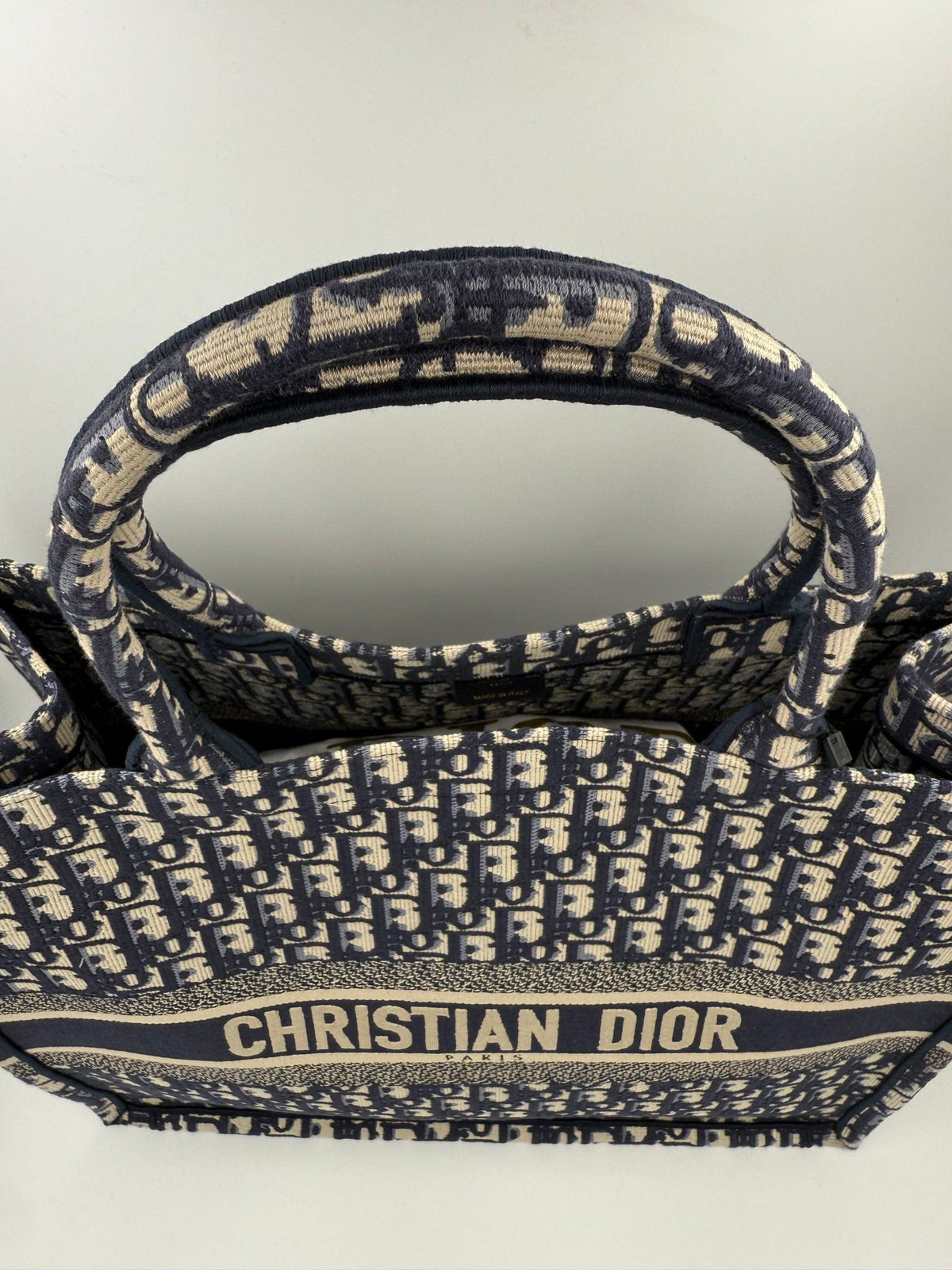 10549178 - PreLoved & Luxe