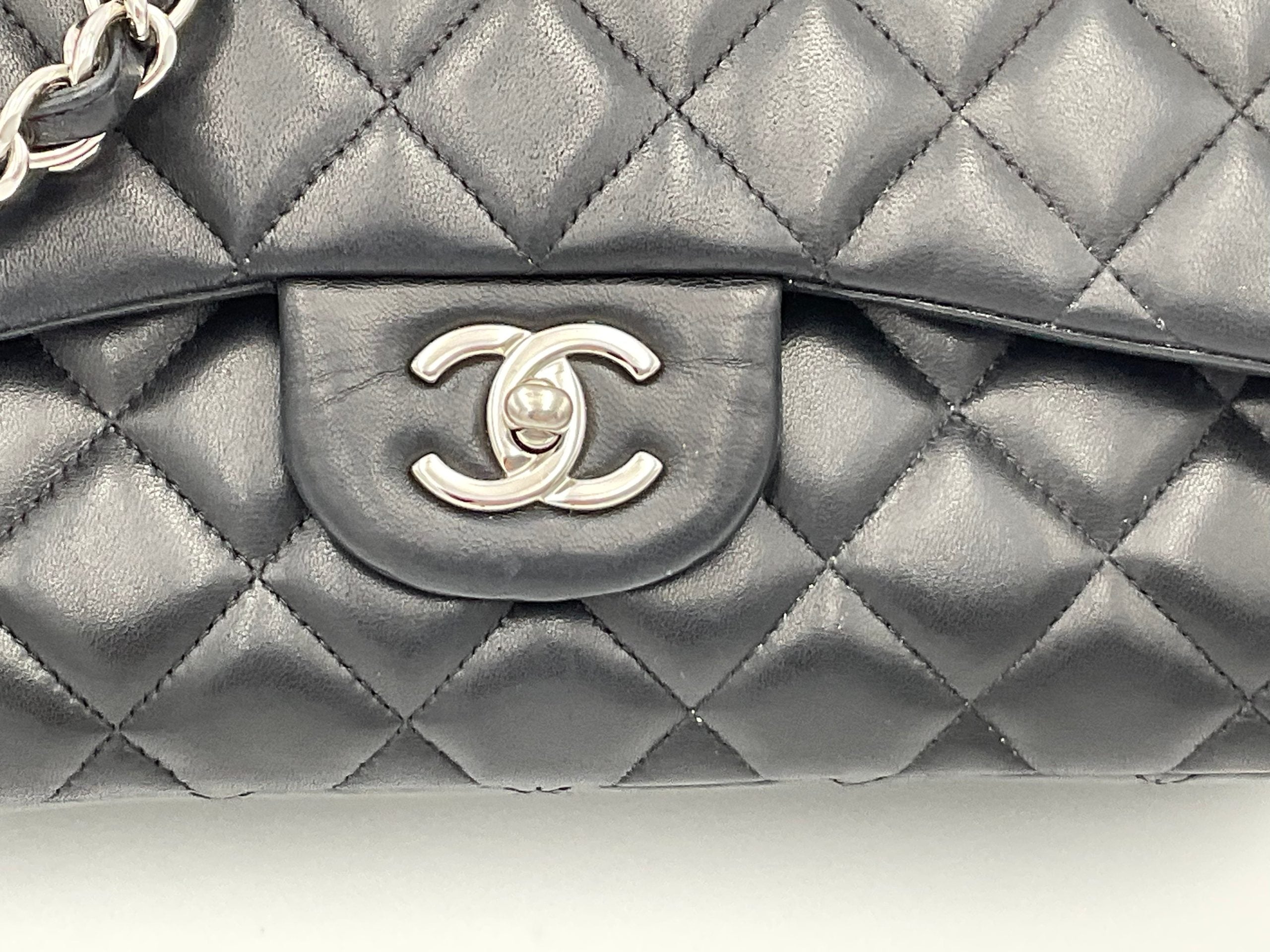 Pre-Owned Chanel CHANEL Timeless Classique Jumbo Handbag White Women's AB (Very Good — between Lightly Used and Used)