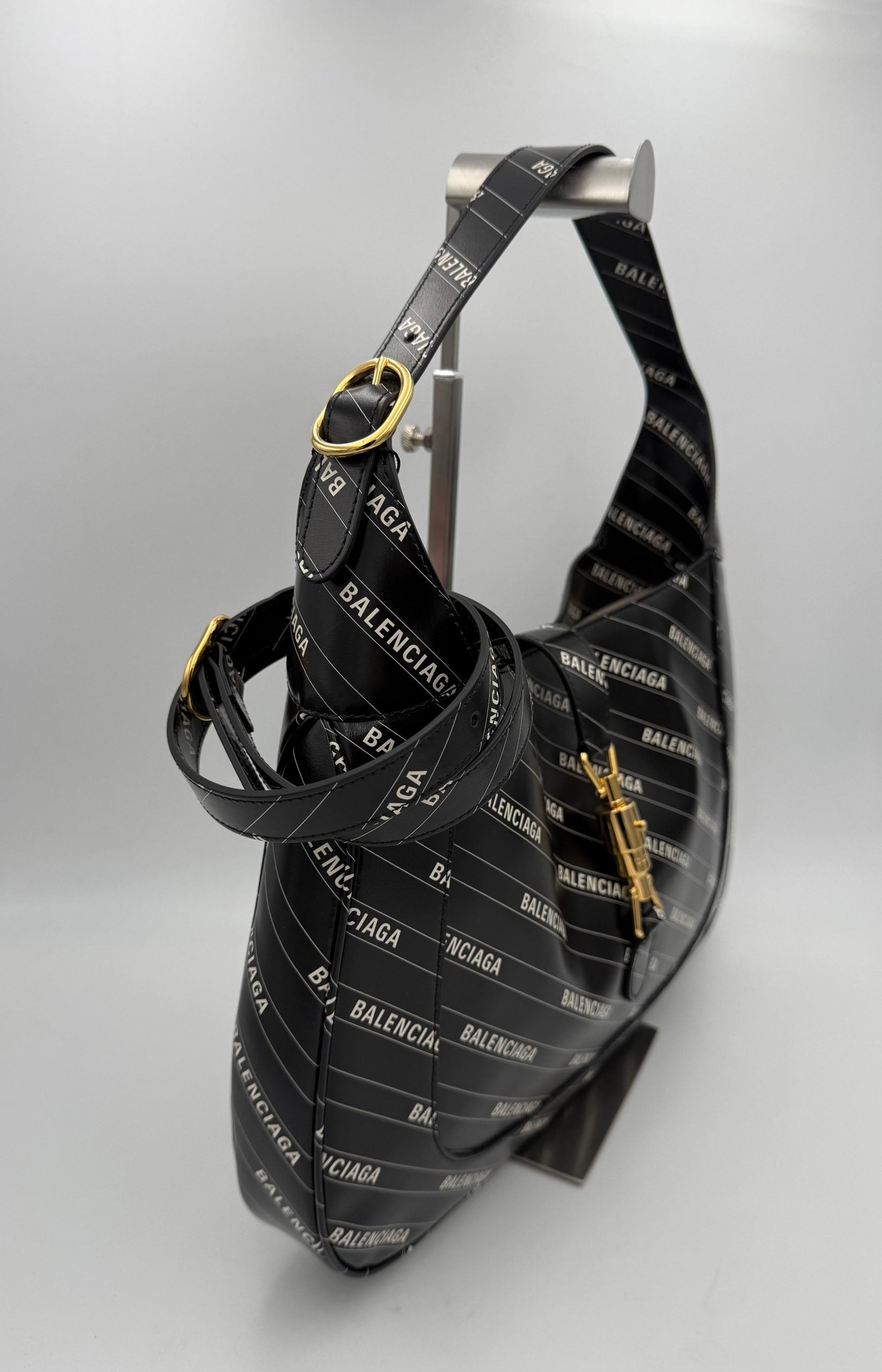 10549976 - PreLoved & Luxe