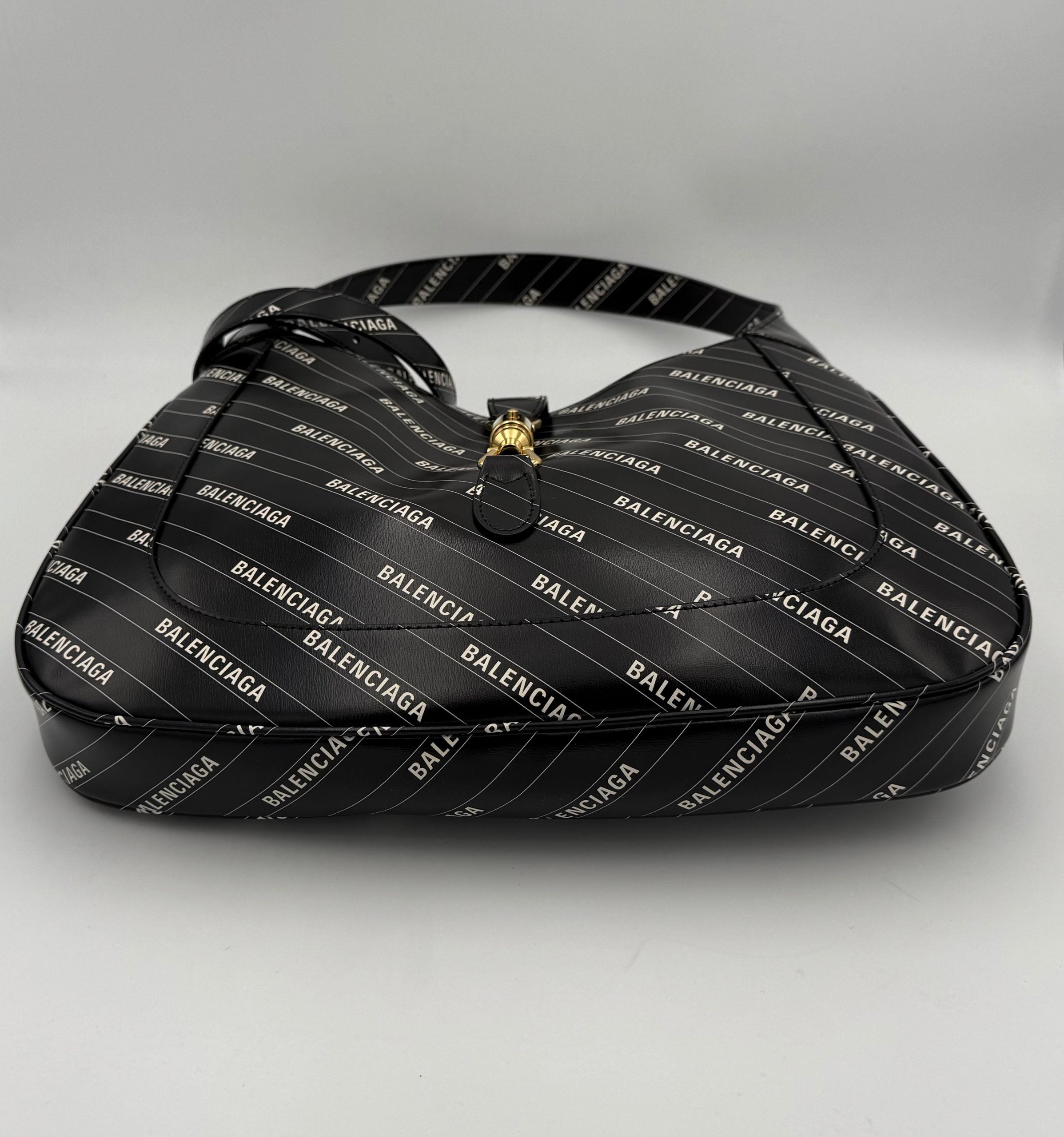 10549980 - PreLoved & Luxe