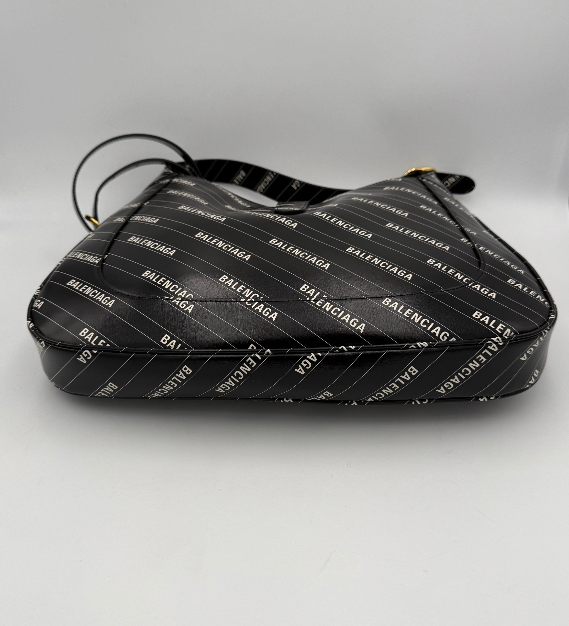 10549983 - PreLoved & Luxe