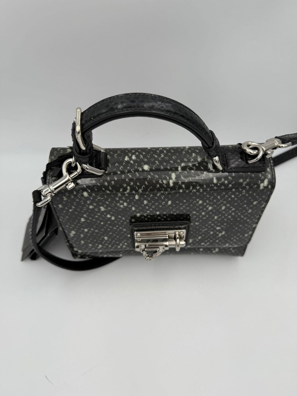 10551139 - PreLoved & Luxe