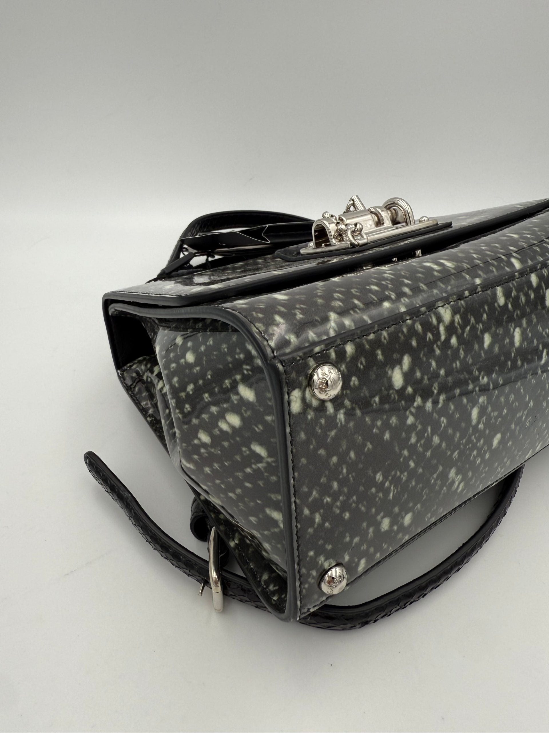 10551144 - PreLoved & Luxe