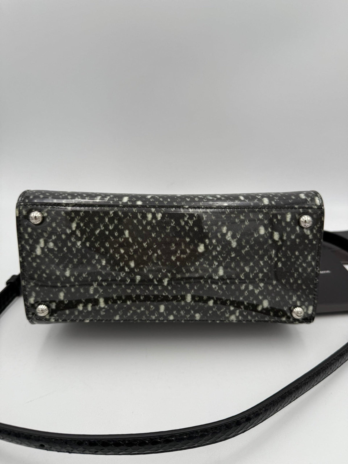 10551145 - PreLoved & Luxe