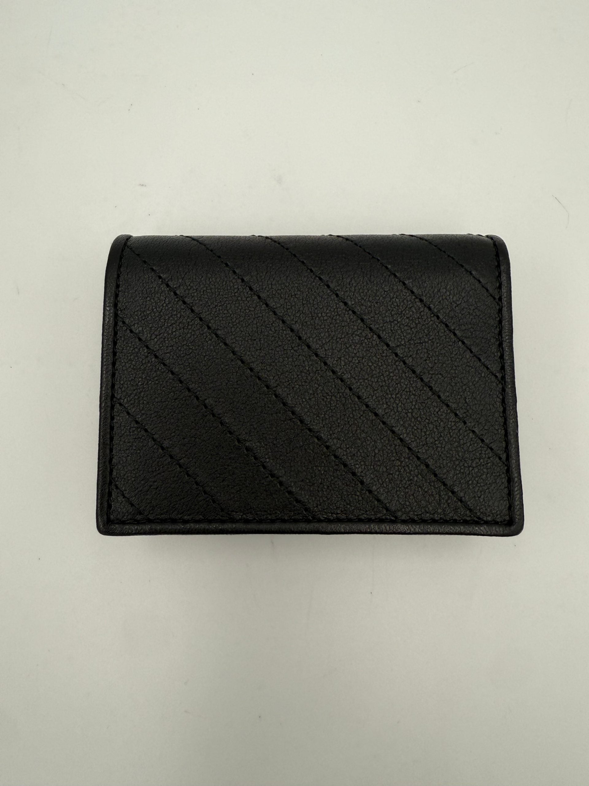 10645084 - PreLoved & Luxe
