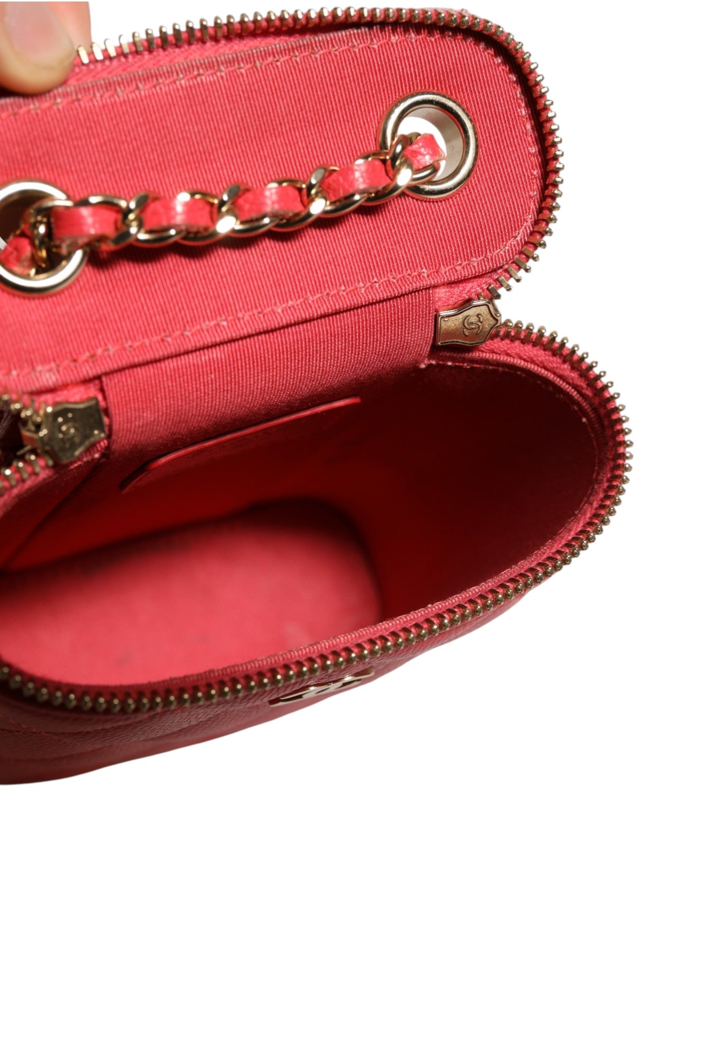 Pre-Owned Chanel Red Caviar Quilted Small Vertical Coco Beauty Vanity Case with Chain Red Women's B+ (Good — light signs of wear)