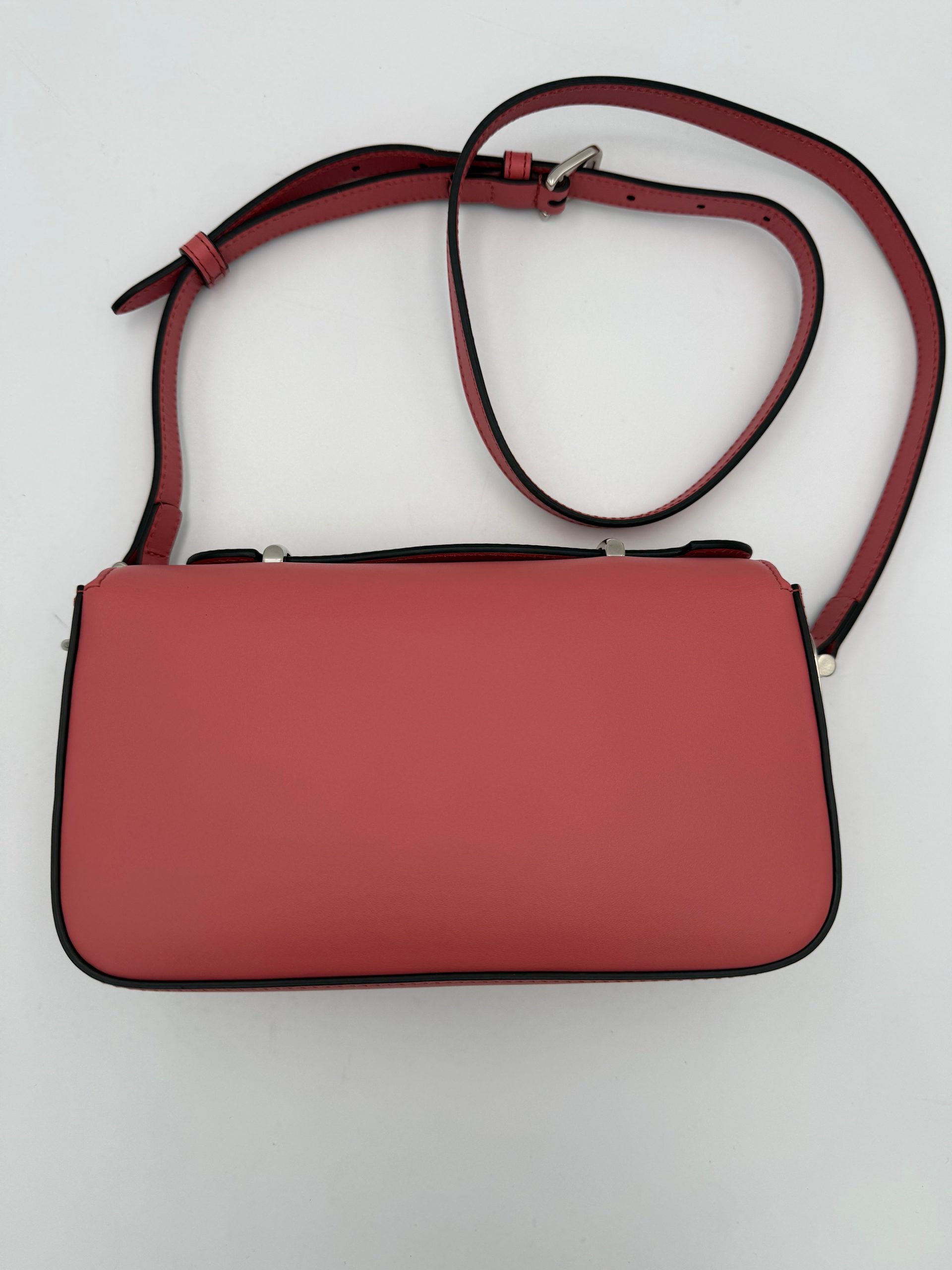 10674325 - PreLoved & Luxe