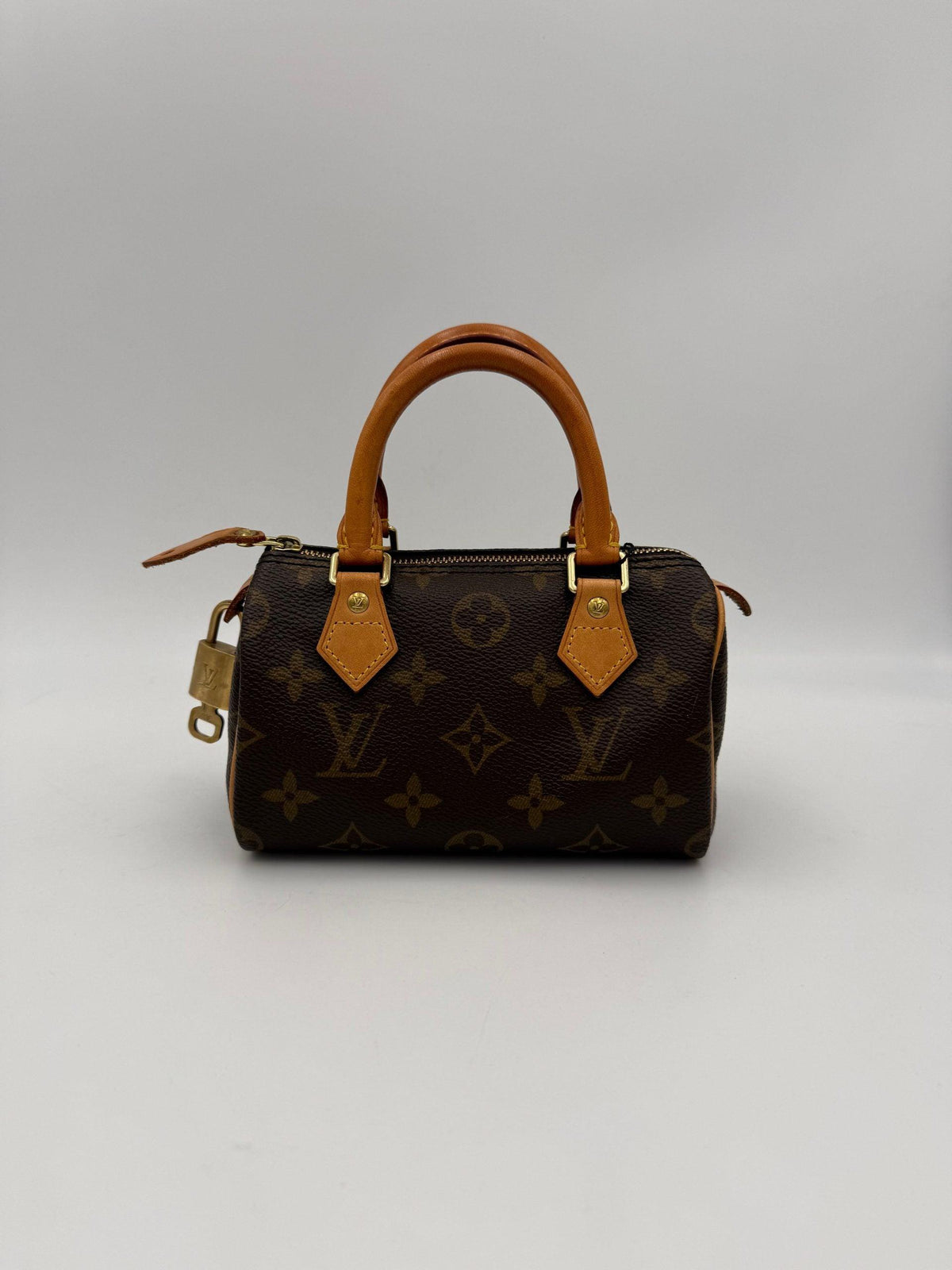 10700997 - PreLoved & Luxe