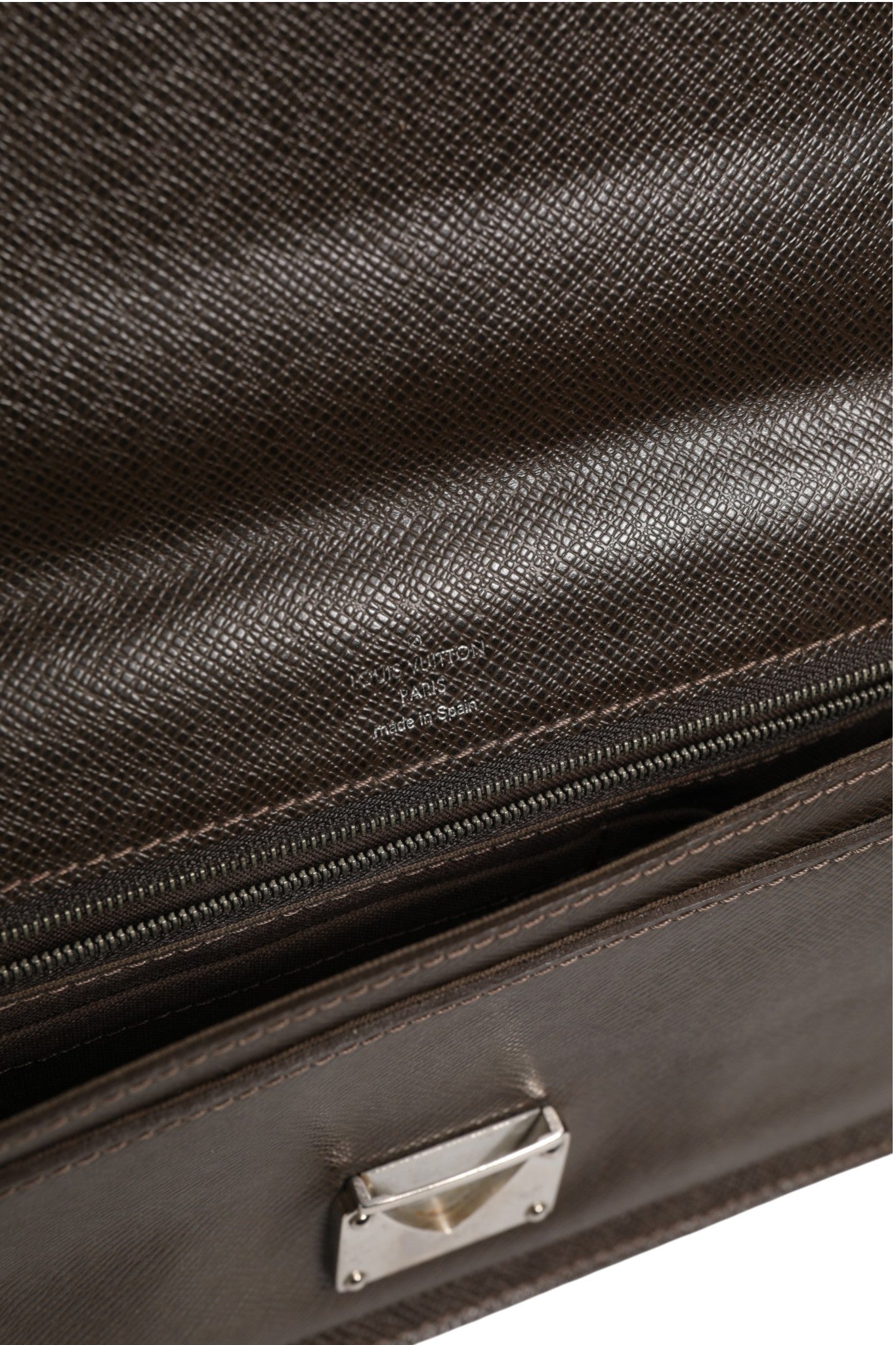 Pre-Owned Louis Vuitton Belaia Clutch Taiga Leather Brown Women's AB (Very Good — between Lightly Used and Used)