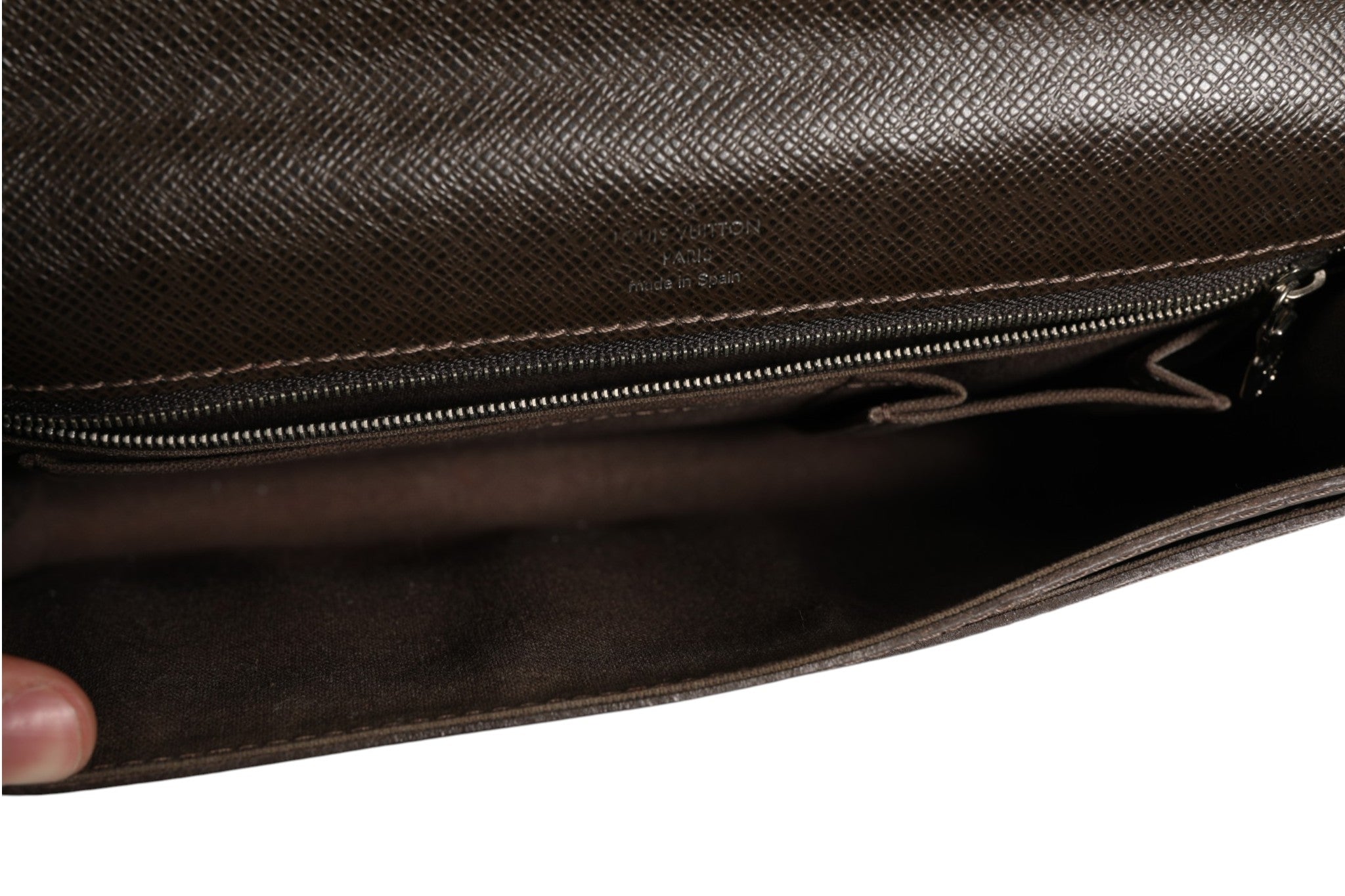 Pre-Owned Louis Vuitton Belaia Clutch Taiga Leather Brown Women's AB (Very Good — between Lightly Used and Used)