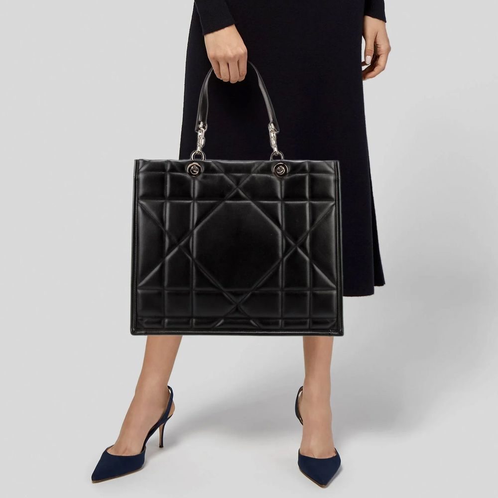 10741071 - PreLoved & Luxe