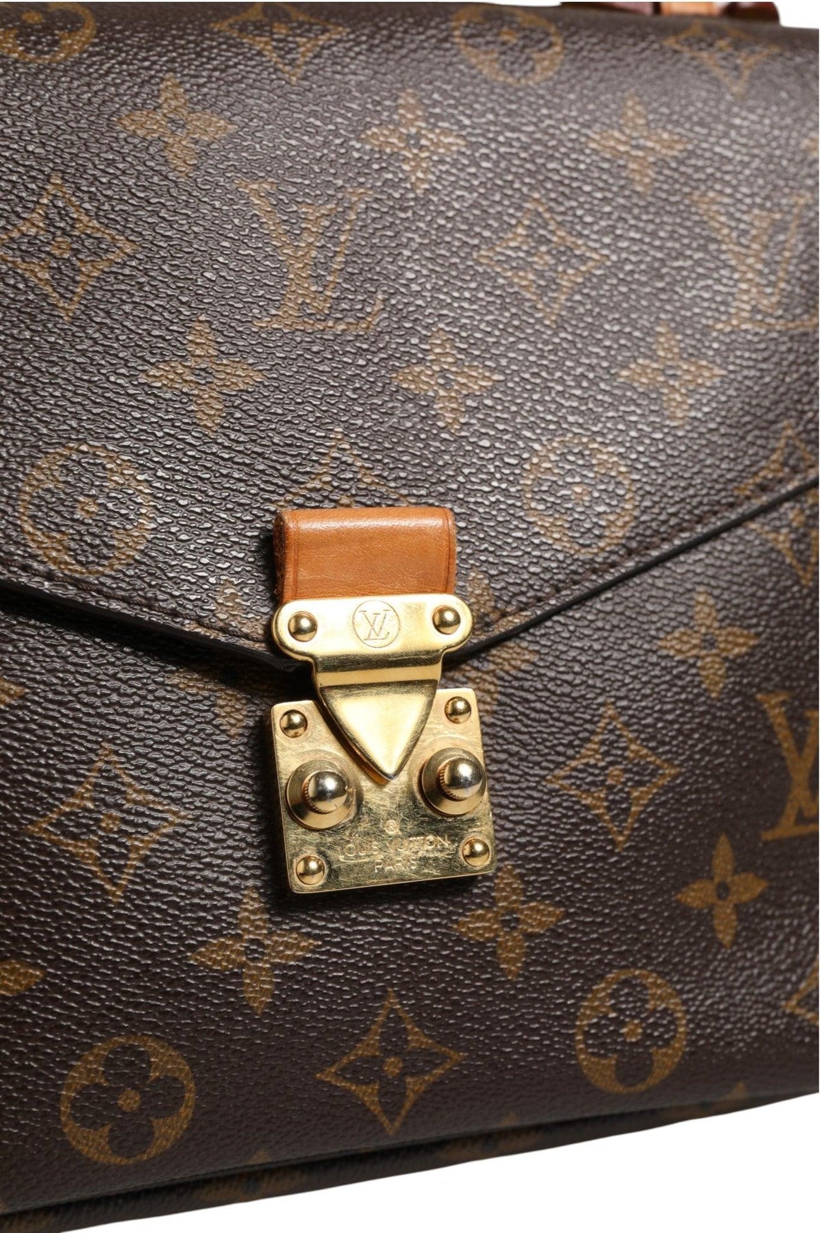10752394 - PreLoved & Luxe