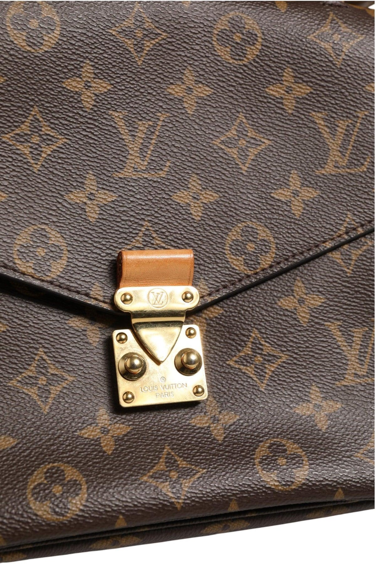 10752411 - PreLoved & Luxe