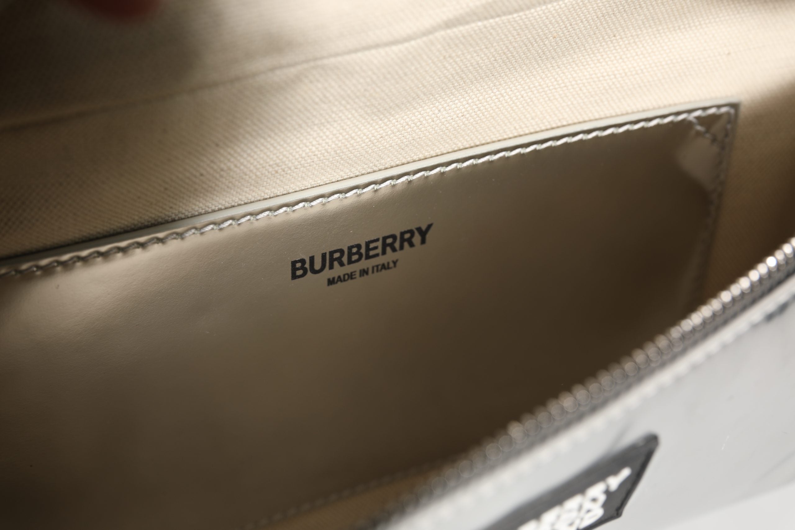 Pre-Owned Burberry Belt bag Silver in Synthetic Silver Women's B+ (Good — light signs of wear)