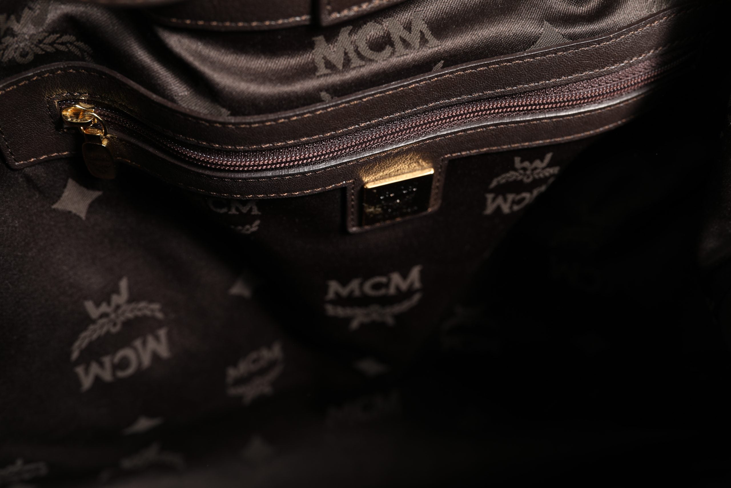 Pre-Owned MCM Visetos Leopard Aren Medium Shopper Tote Black, Orange Women's B+ (Good — light signs of wear)