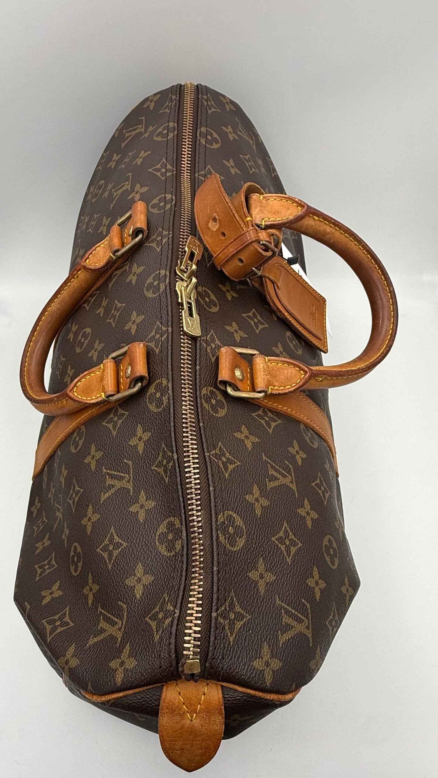 10777374 - PreLoved & Luxe