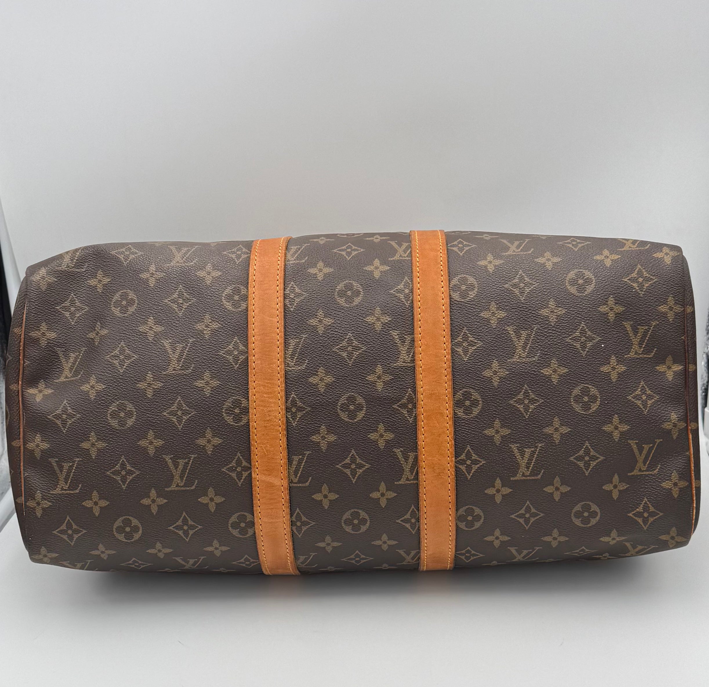 10777381 - PreLoved & Luxe