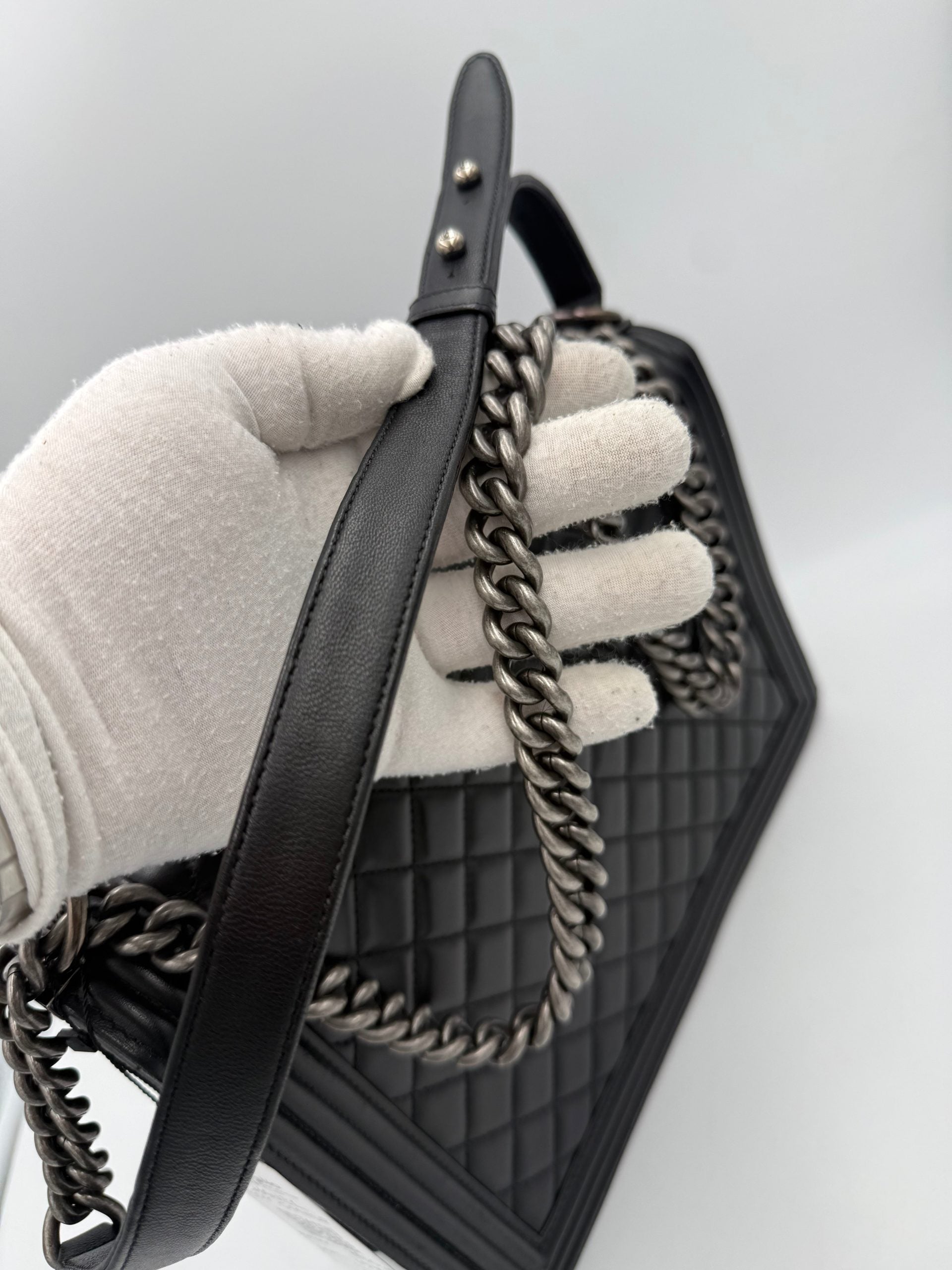 Pre-Owned Chanel Bicolor Leather Handbag White Women's AB (Very Good — between Lightly Used and Used)