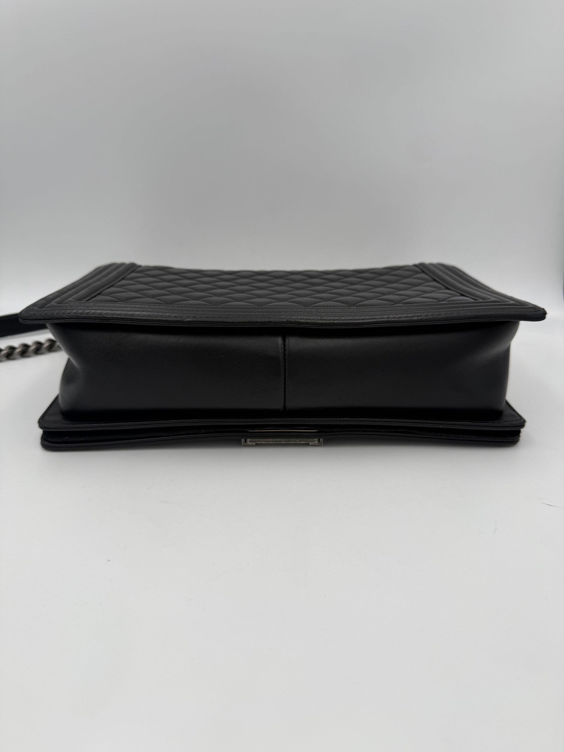 Pre-Owned Chanel Bicolor Leather Handbag White Women's AB (Very Good — between Lightly Used and Used)