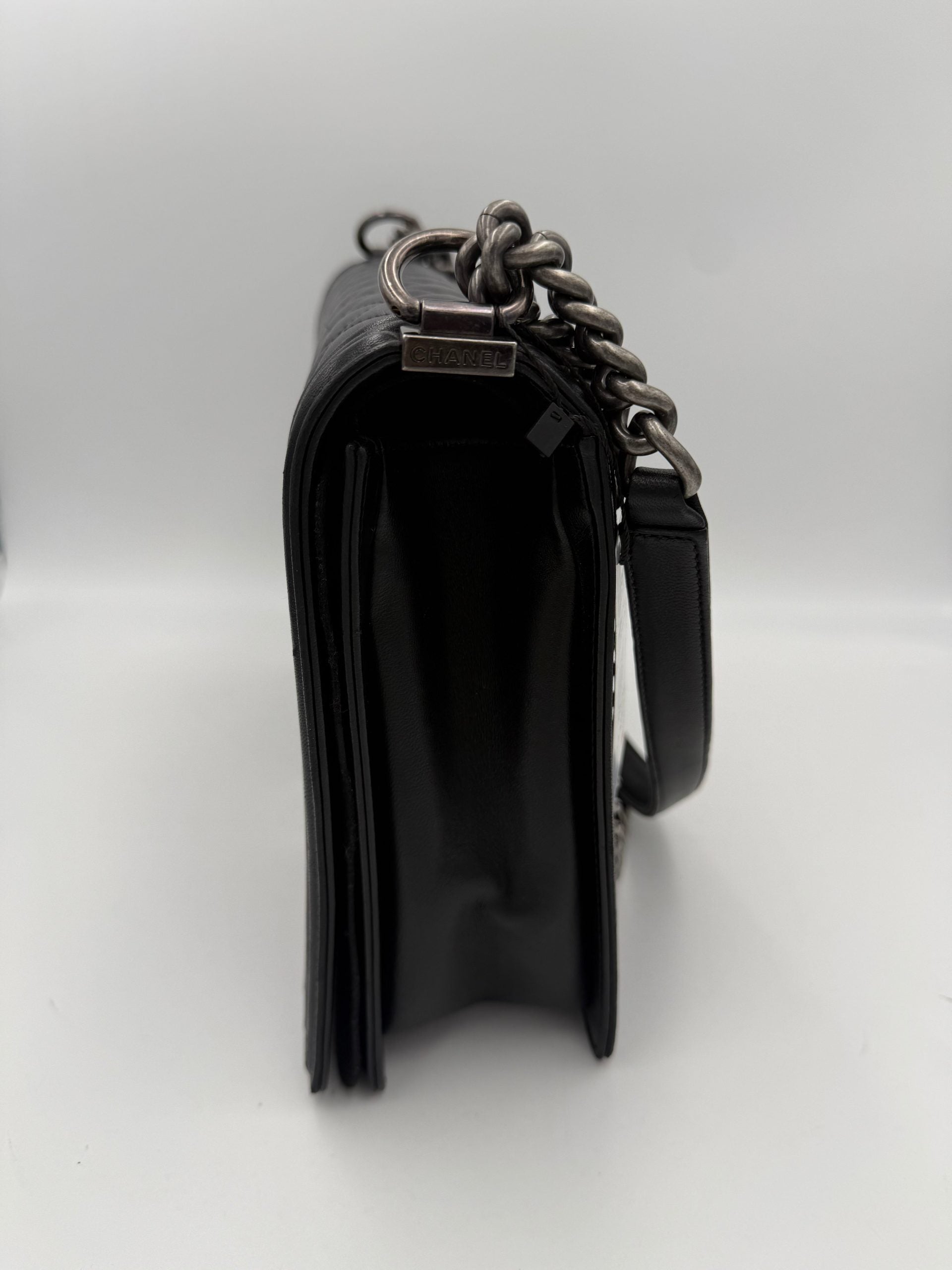 Pre-Owned Chanel Bicolor Leather Handbag White Women's AB (Very Good — between Lightly Used and Used)