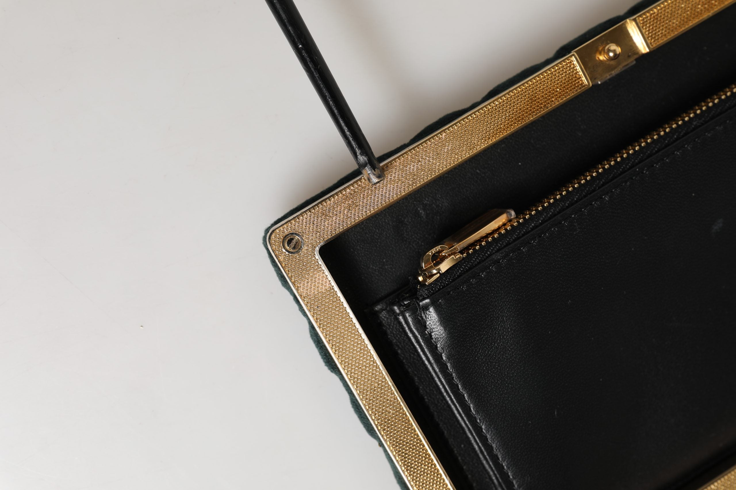 10919745 - PreLoved & Luxe