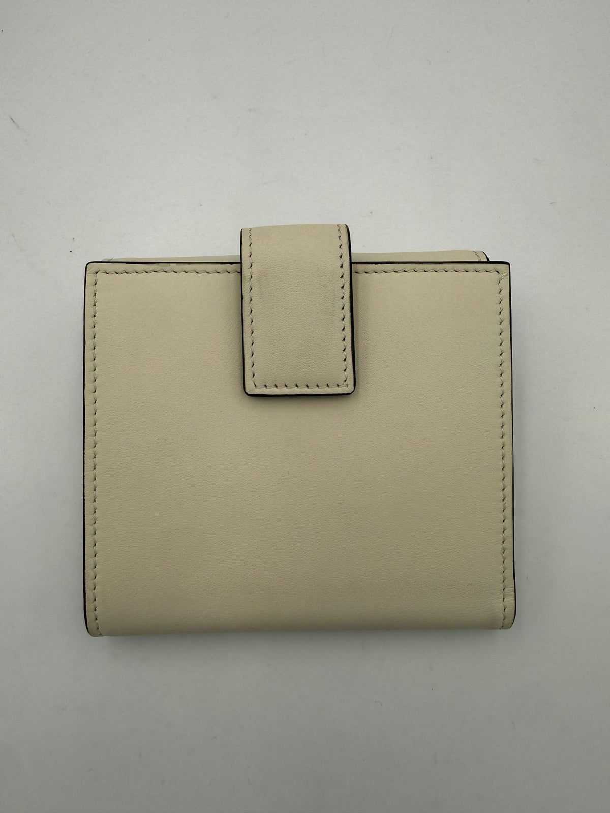 10925831 - PreLoved & Luxe