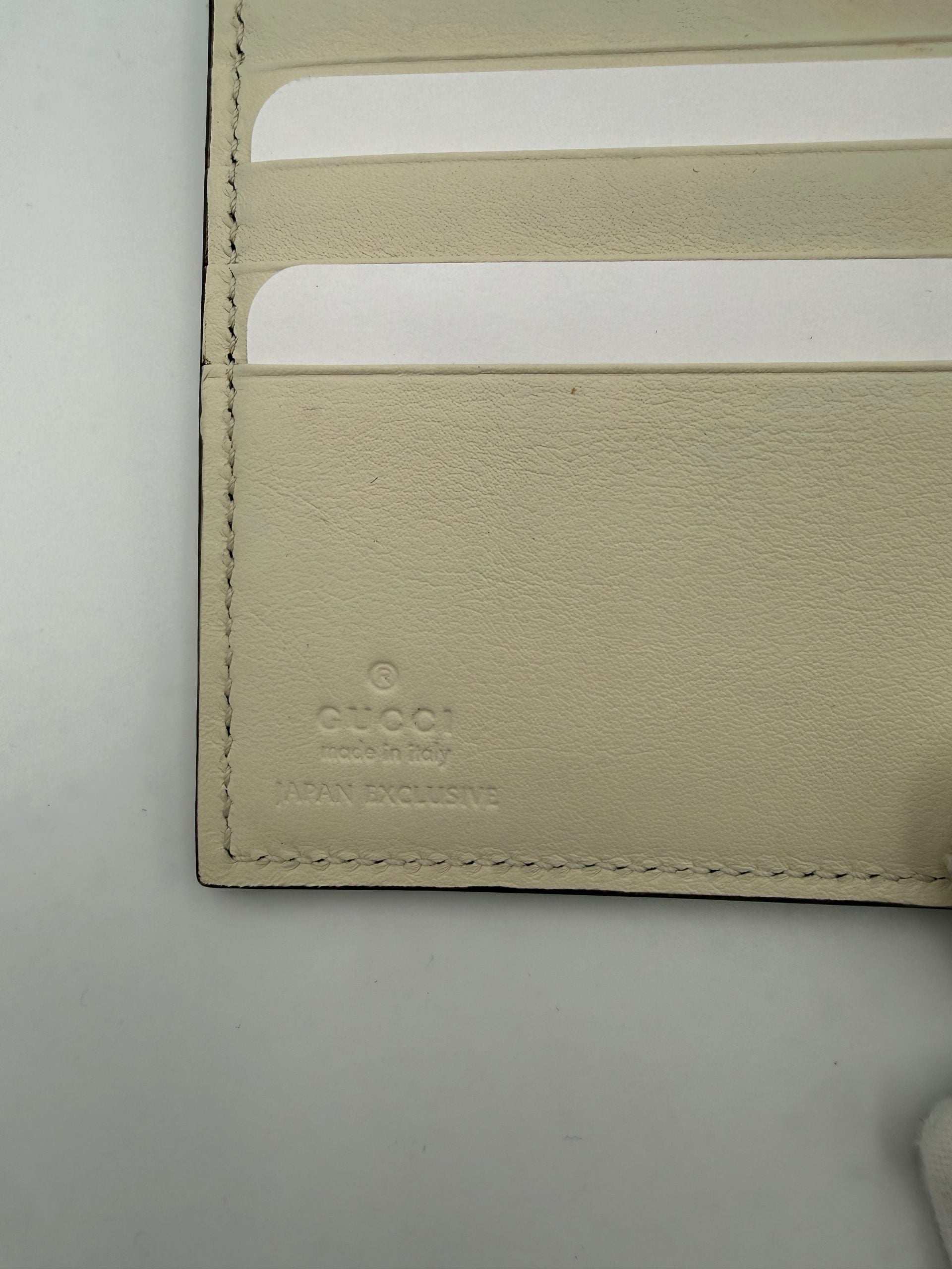 10925835 - PreLoved & Luxe