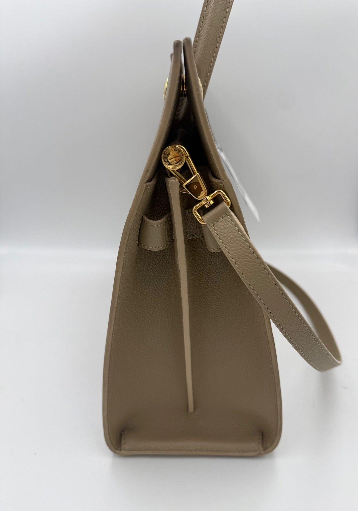 10944701 - PreLoved & Luxe
